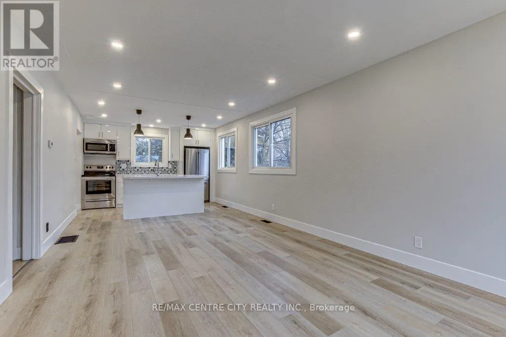 109 BALACLAVA STREET