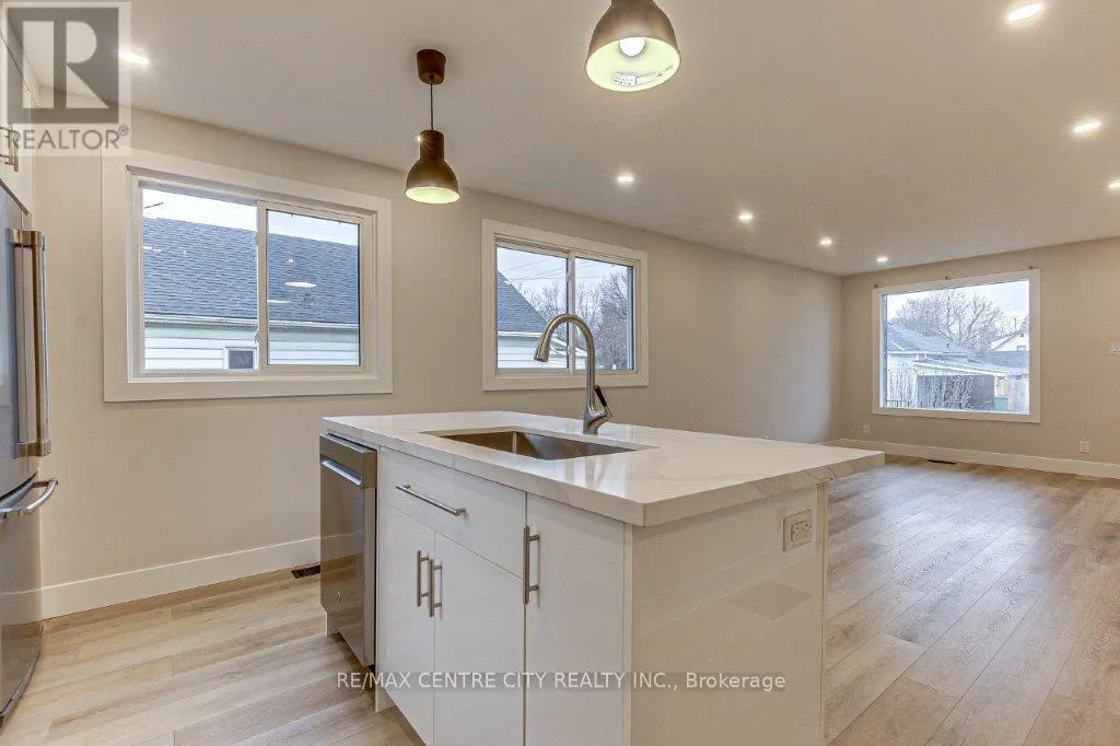 109 BALACLAVA STREET