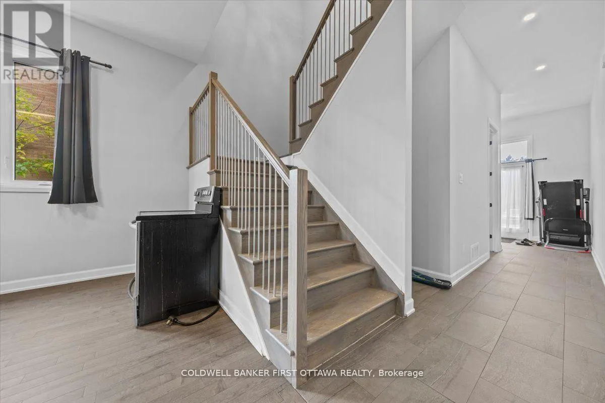 562 QUEEN MARY STREET