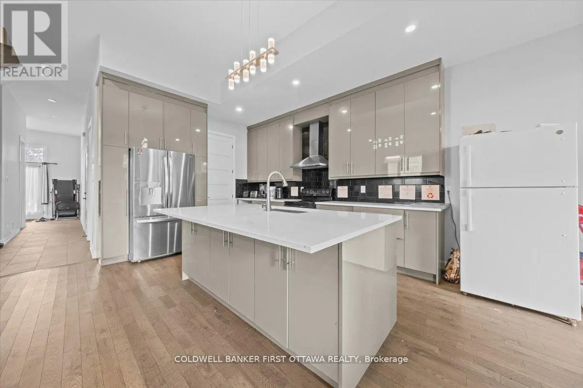 562 QUEEN MARY STREET