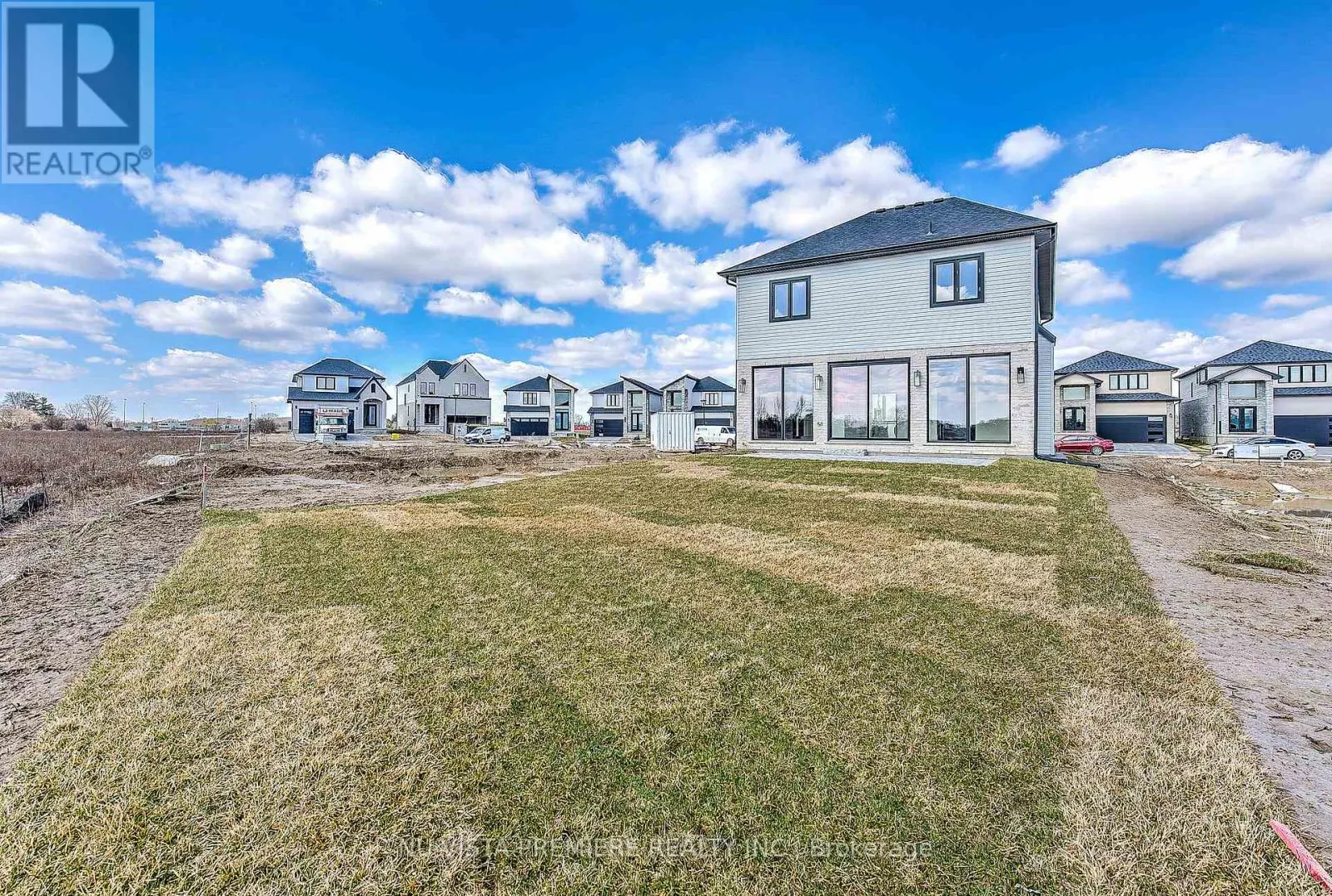 6517 HEATHWOODS AVENUE