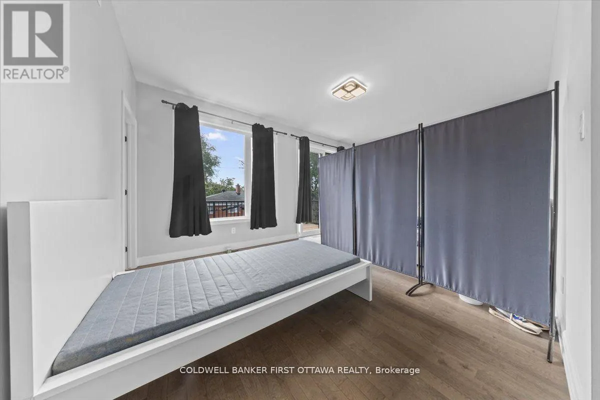 562 QUEEN MARY STREET