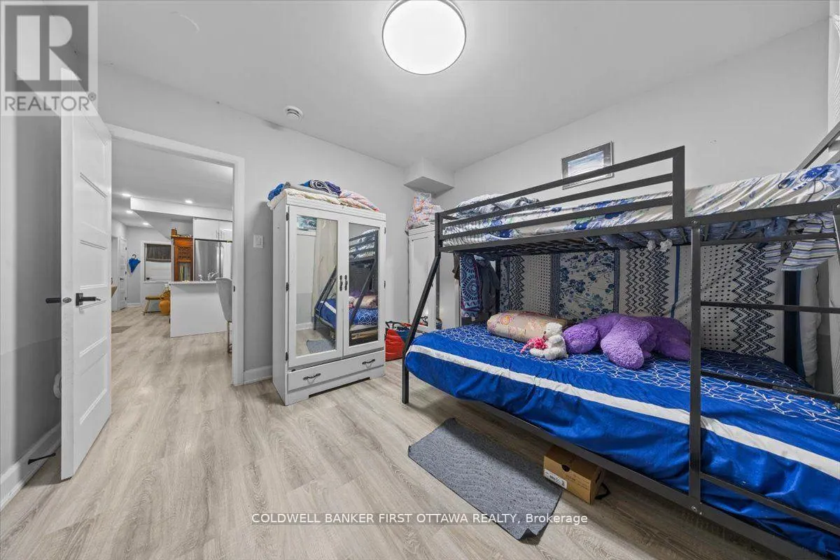 562 QUEEN MARY STREET