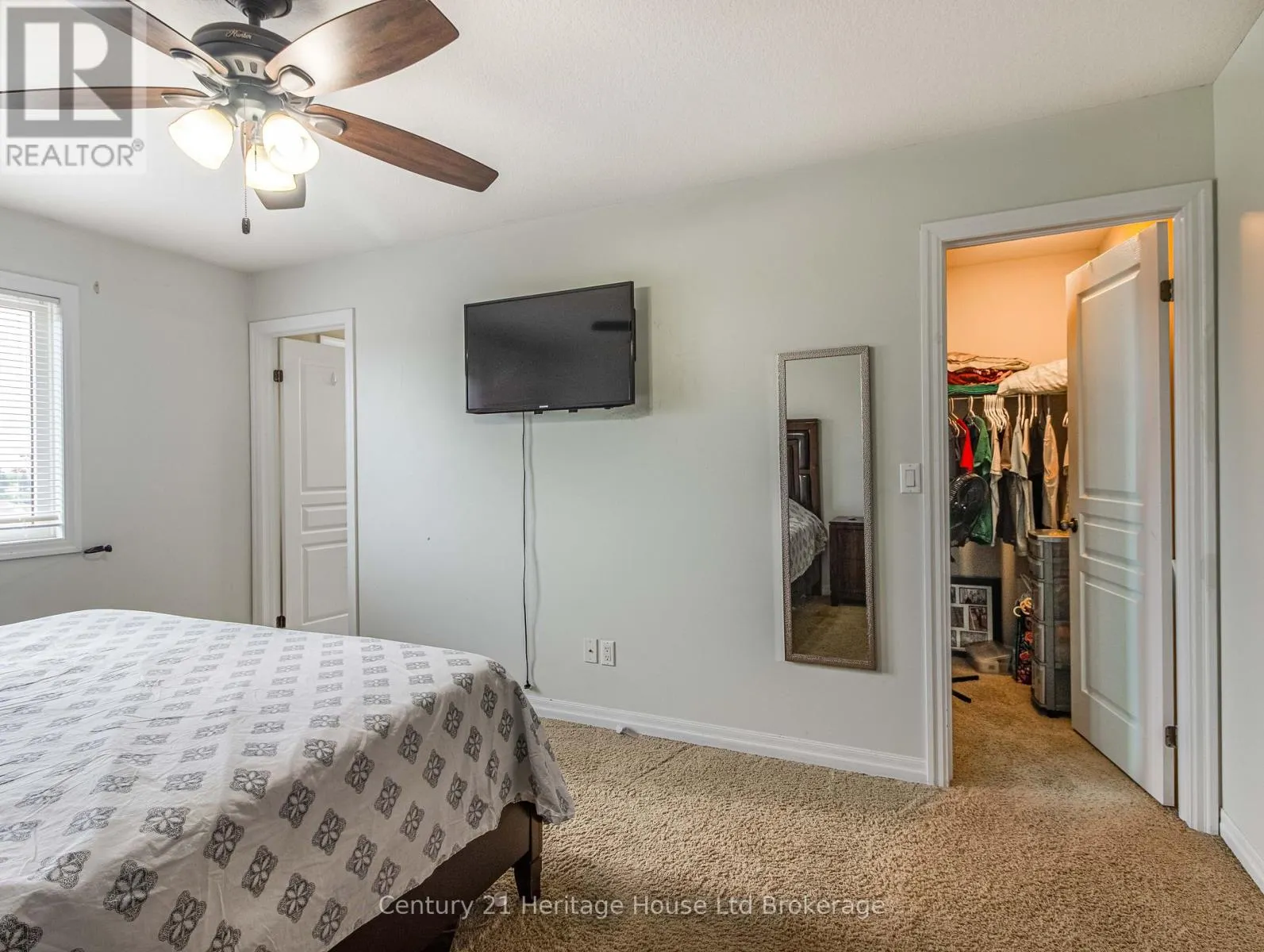 702 FRONTENAC CRESCENT