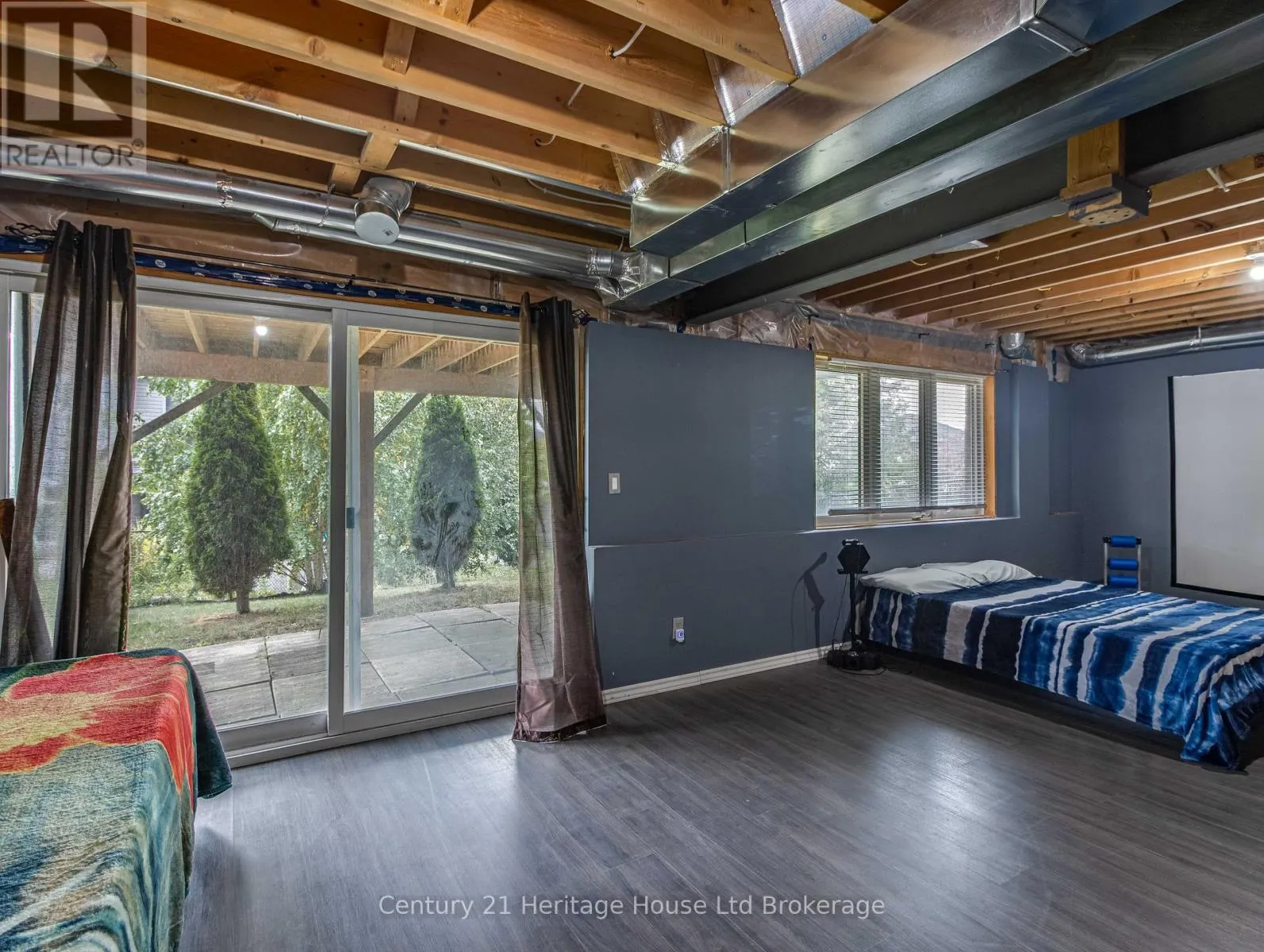 702 FRONTENAC CRESCENT