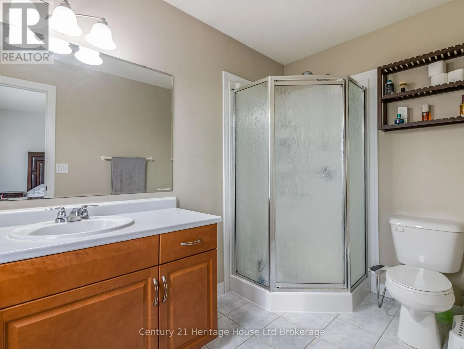 702 FRONTENAC CRESCENT