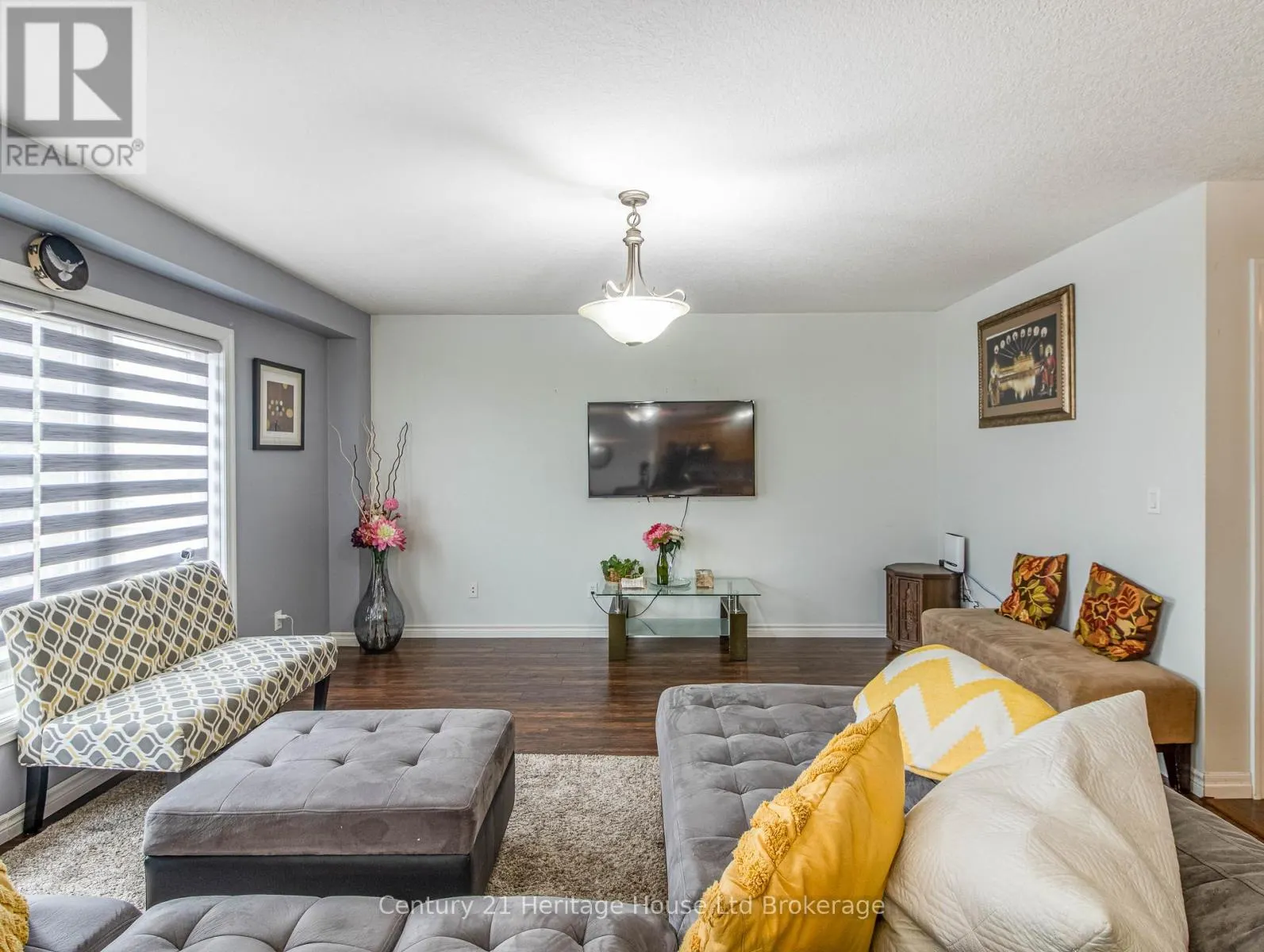 702 FRONTENAC CRESCENT