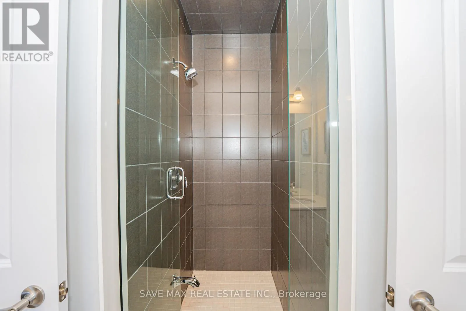 1250 UPPER THAMES DRIVE