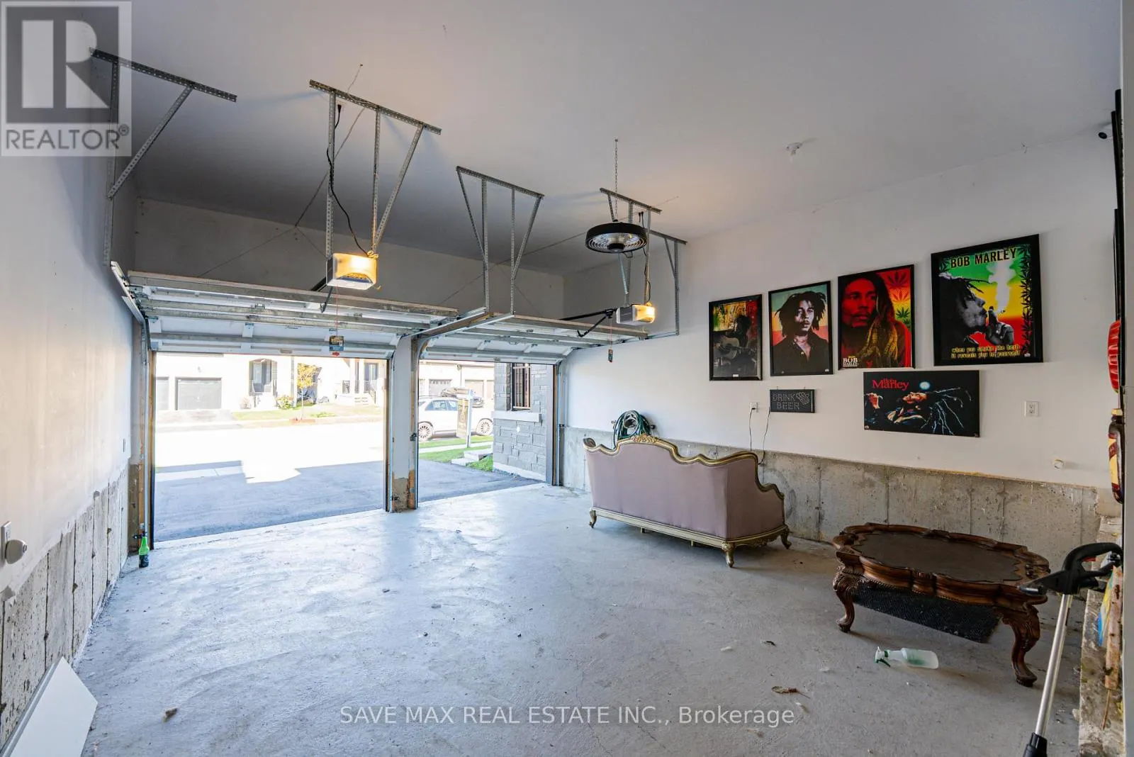 1250 UPPER THAMES DRIVE