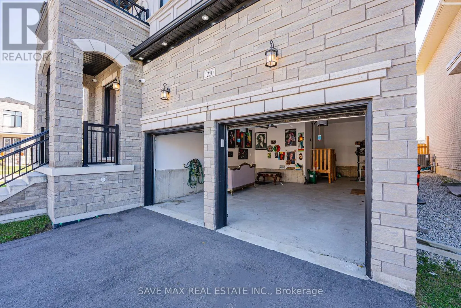 1250 UPPER THAMES DRIVE