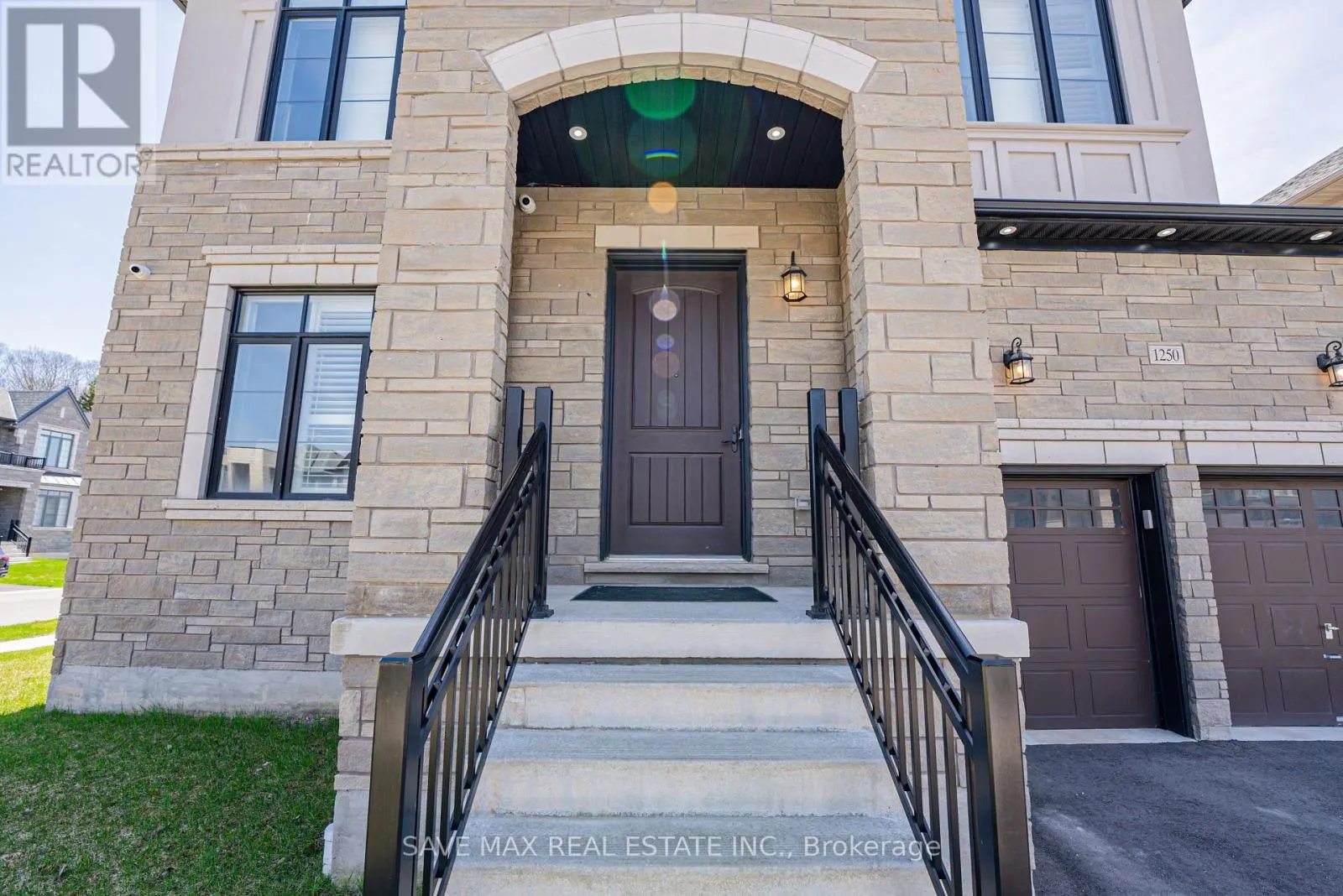 1250 UPPER THAMES DRIVE