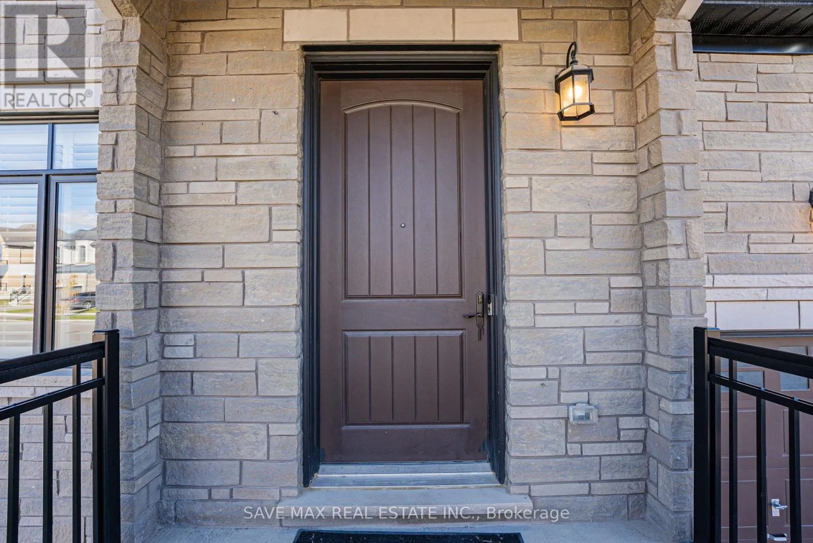 1250 UPPER THAMES DRIVE