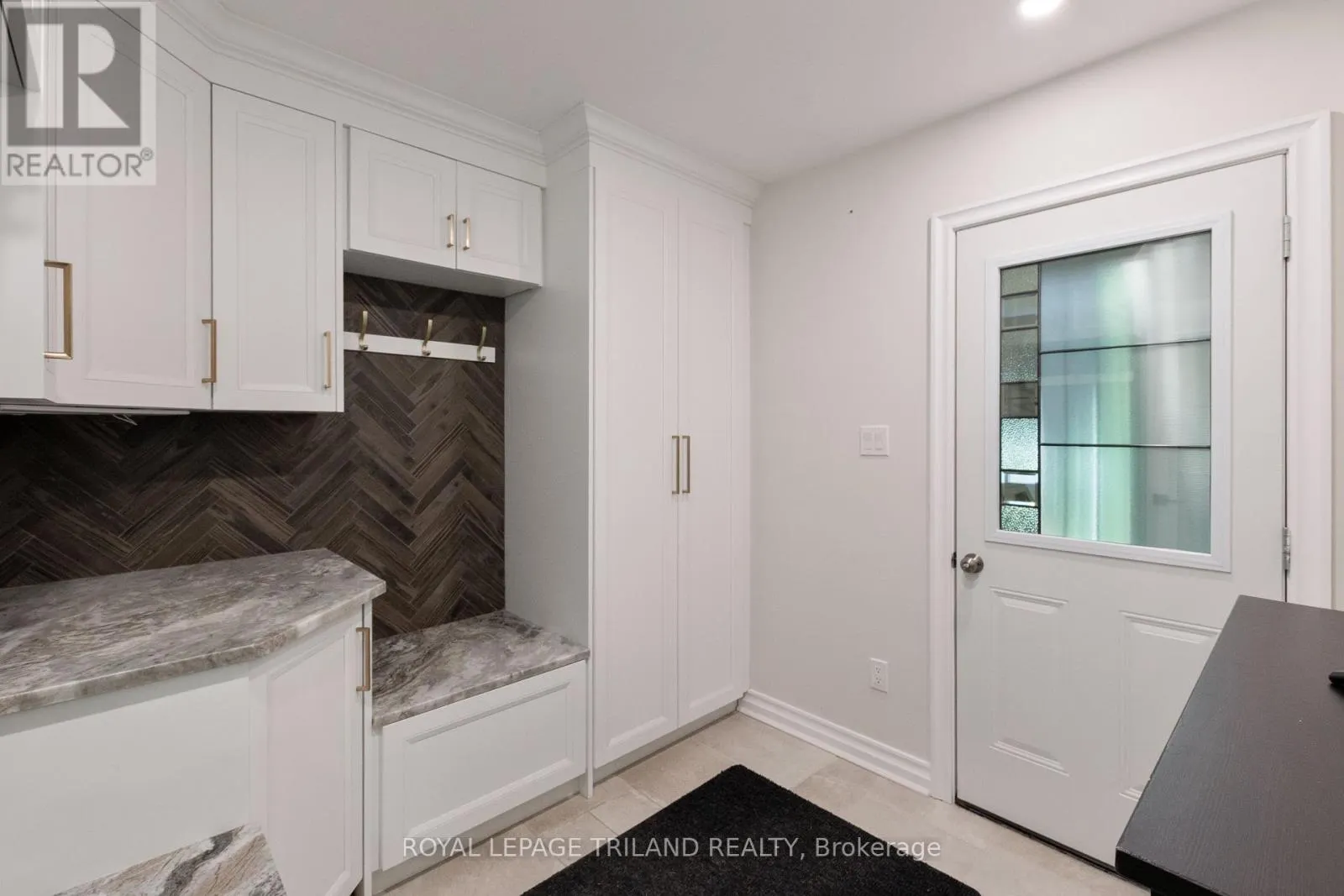 700 WESTMOUNT HILLS DRIVE