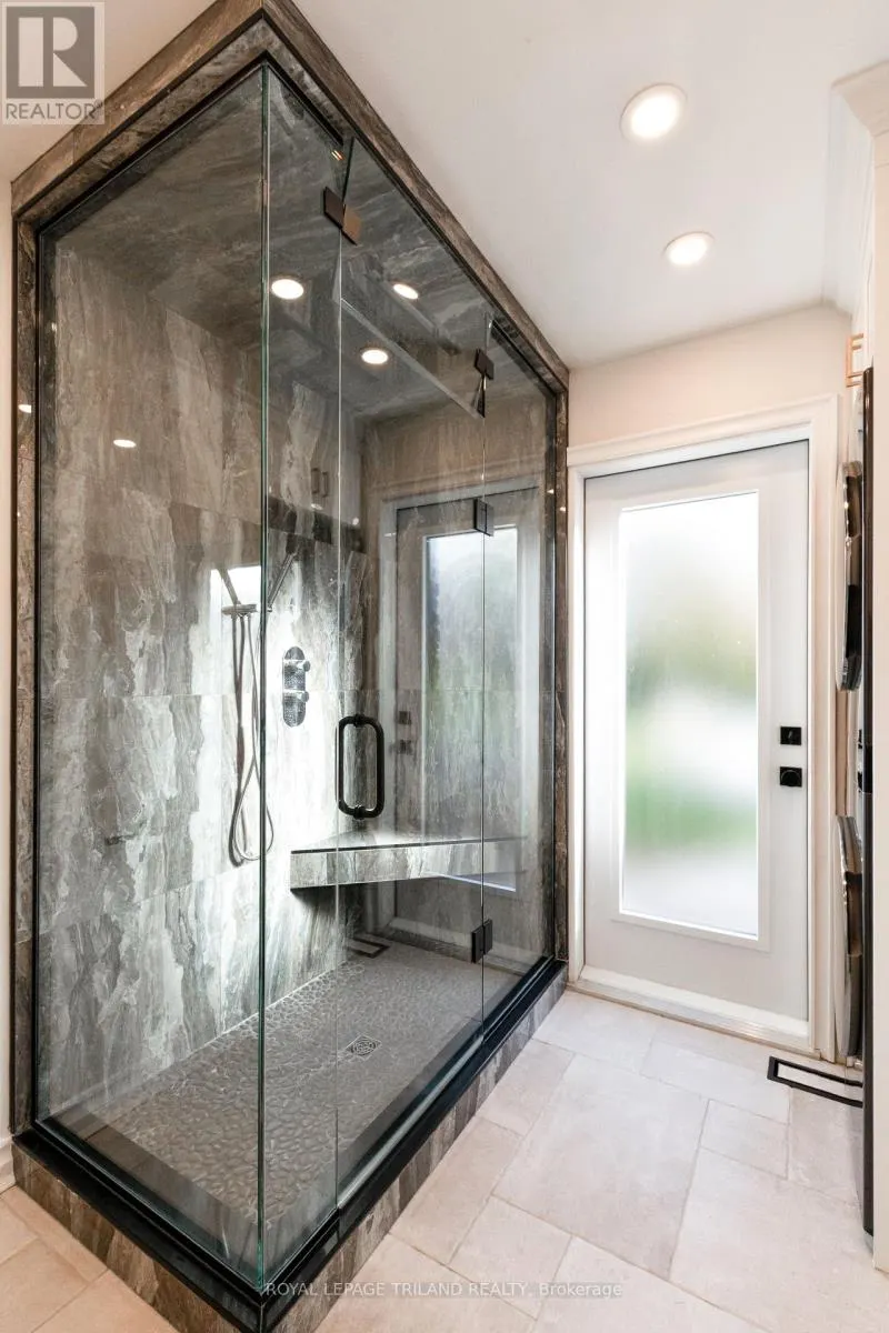 700 WESTMOUNT HILLS DRIVE