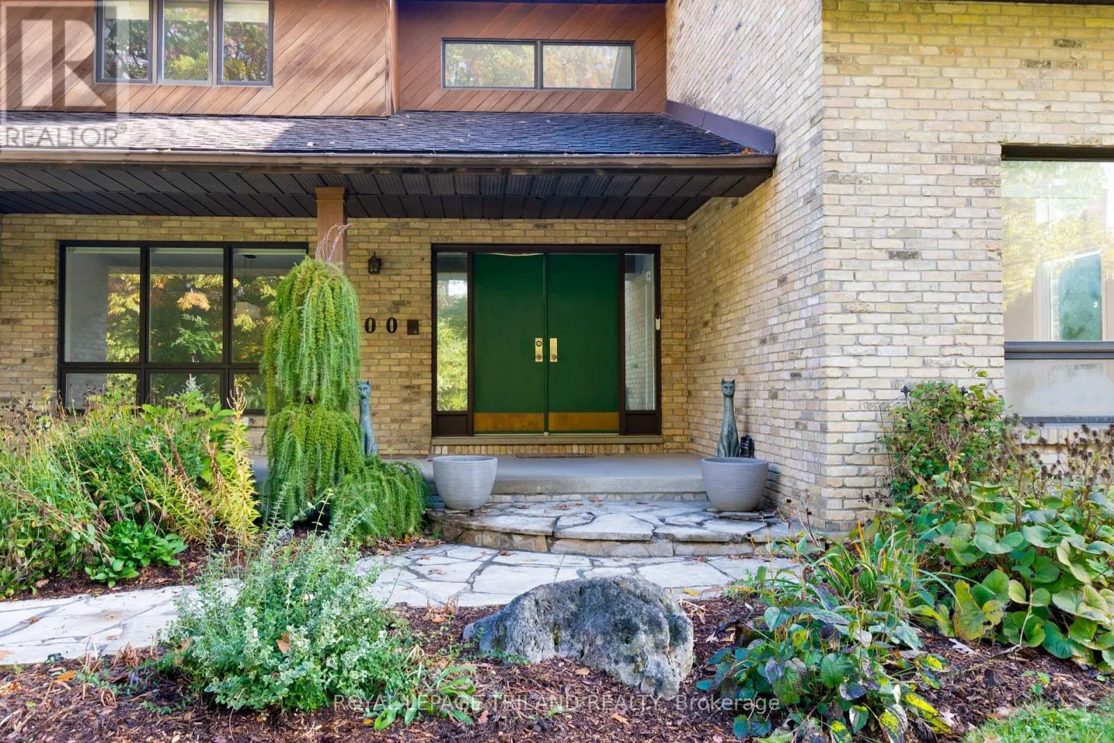 700 WESTMOUNT HILLS DRIVE