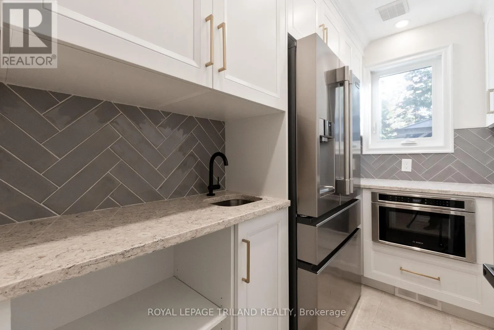 700 WESTMOUNT HILLS DRIVE