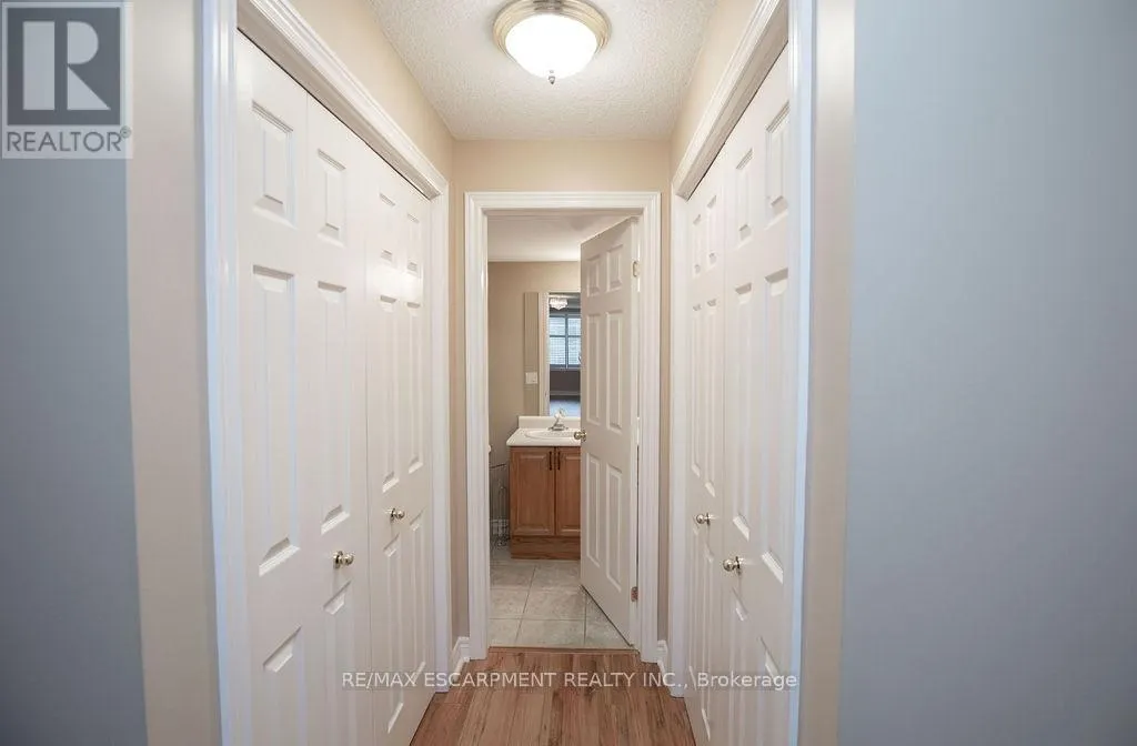 202 - 990 GOLF LINKS ROAD