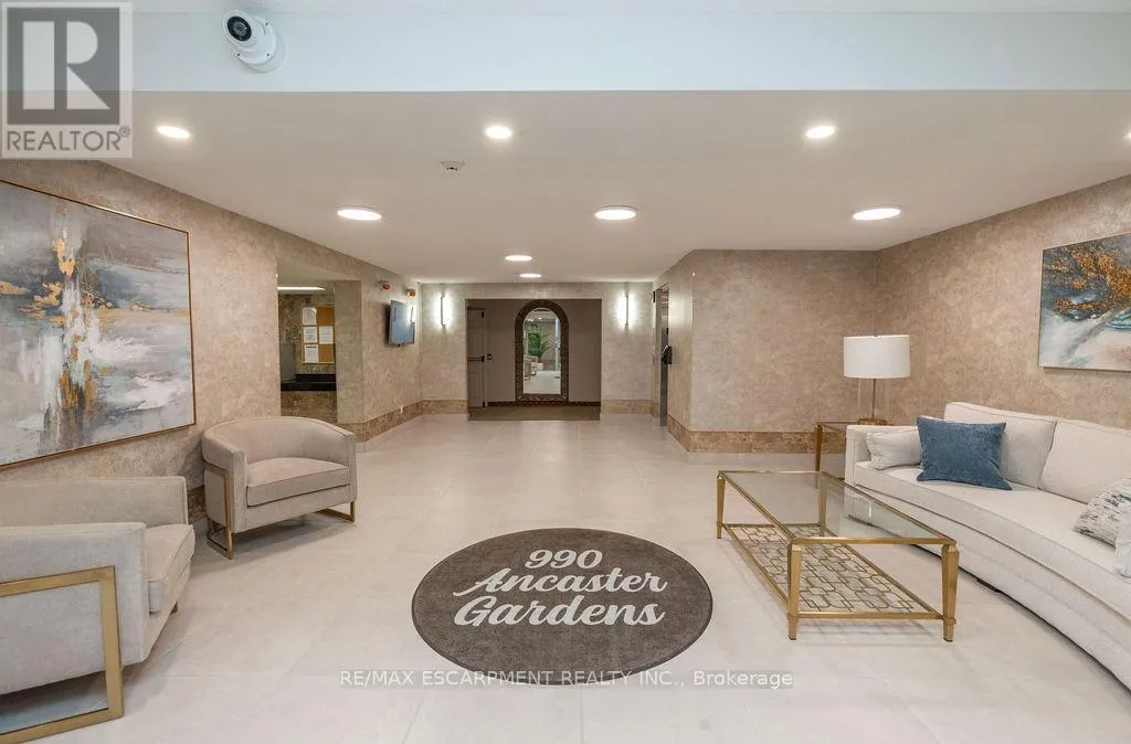 202 - 990 GOLF LINKS ROAD