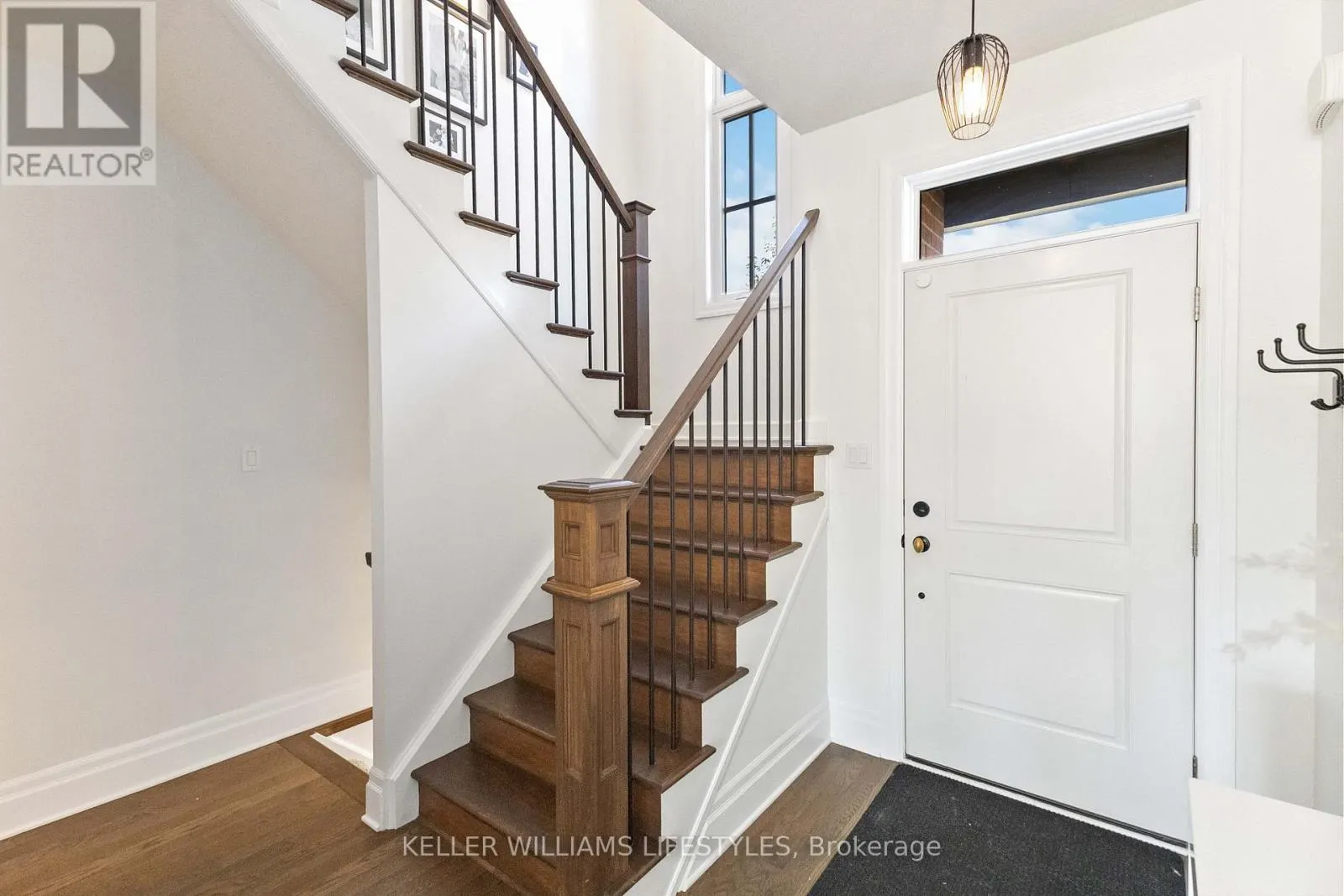 20 - 555 SUNNINGDALE ROAD E, #20