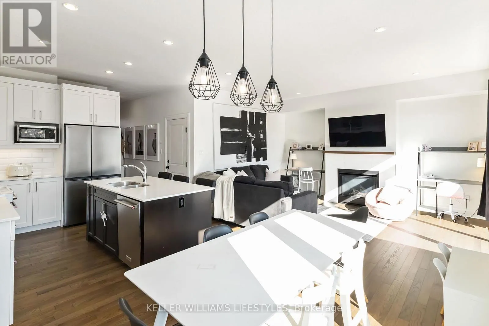 20 - 555 SUNNINGDALE ROAD E, #20