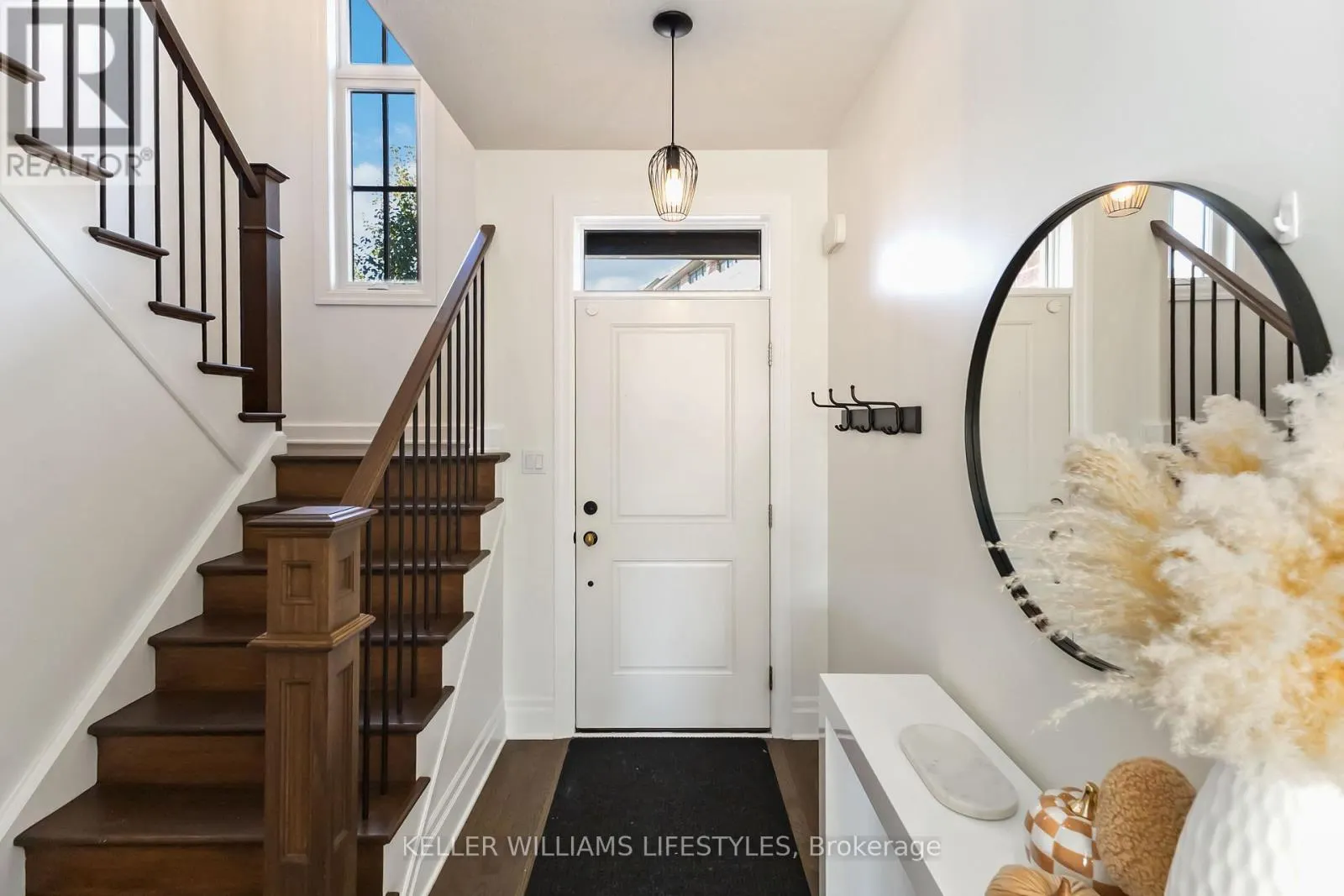 20 - 555 SUNNINGDALE ROAD E, #20