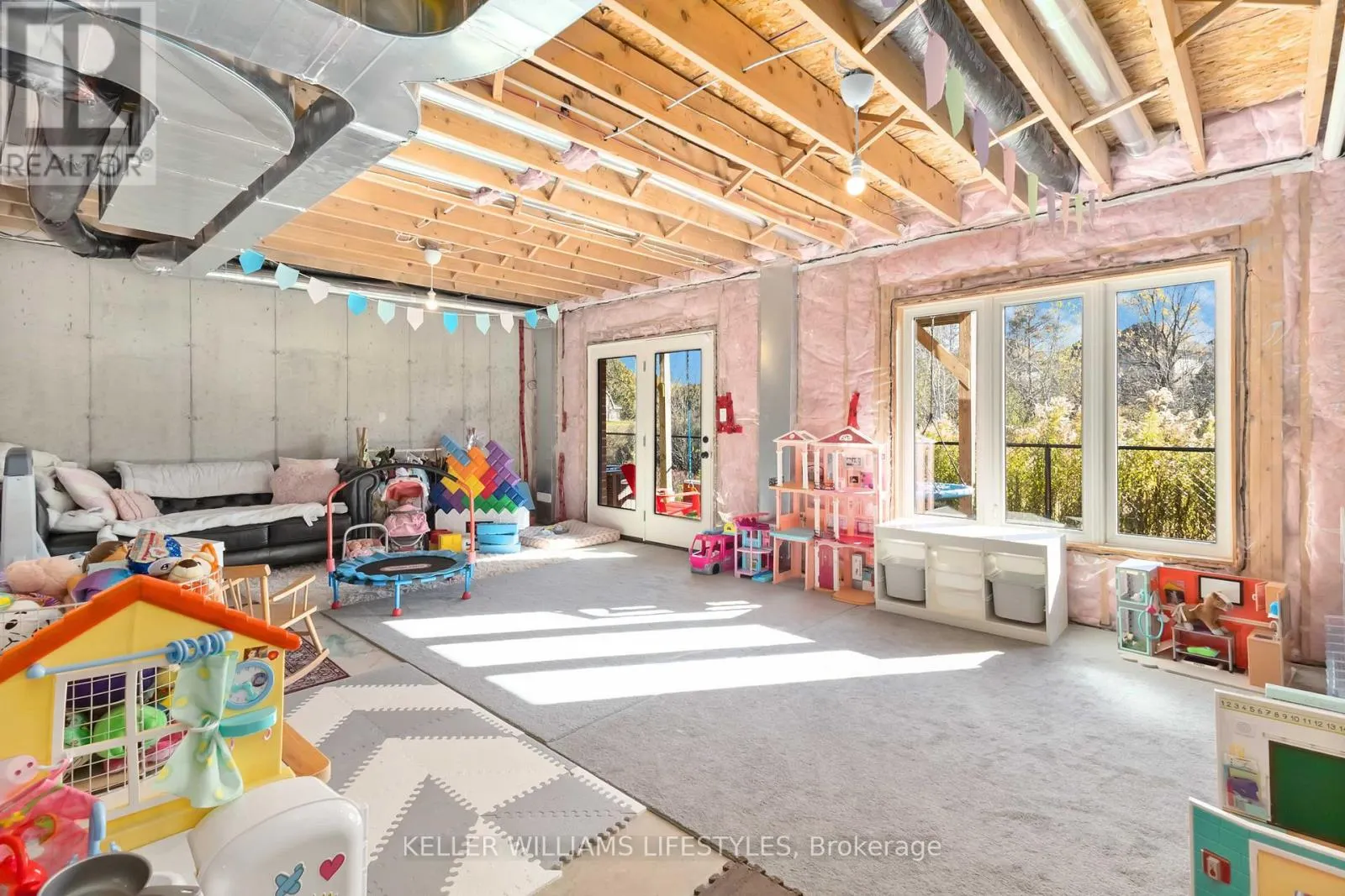 20 - 555 SUNNINGDALE ROAD E, #20