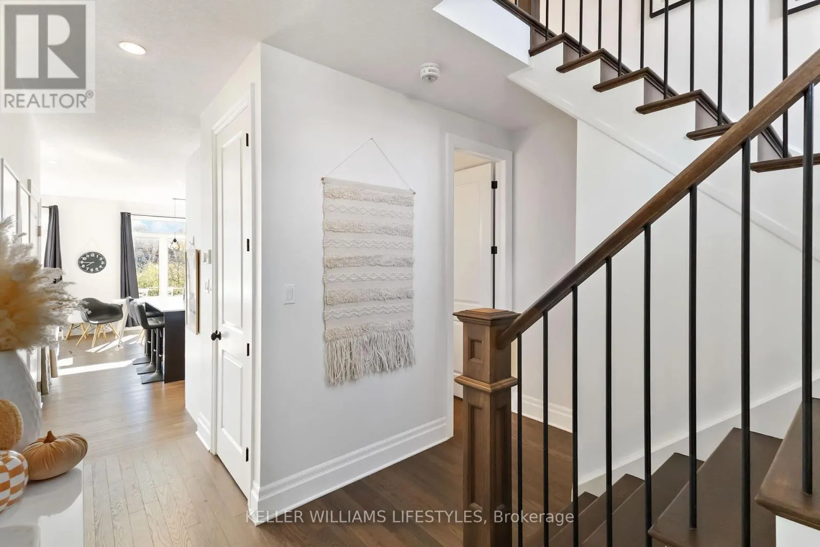 20 - 555 SUNNINGDALE ROAD E, #20