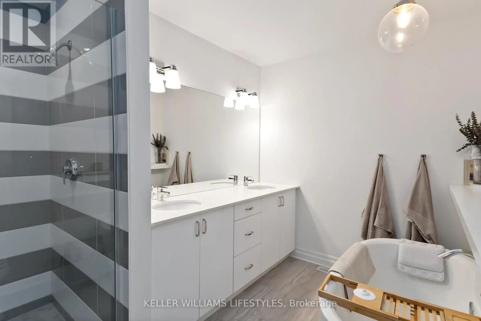 20 - 555 SUNNINGDALE ROAD E, #20