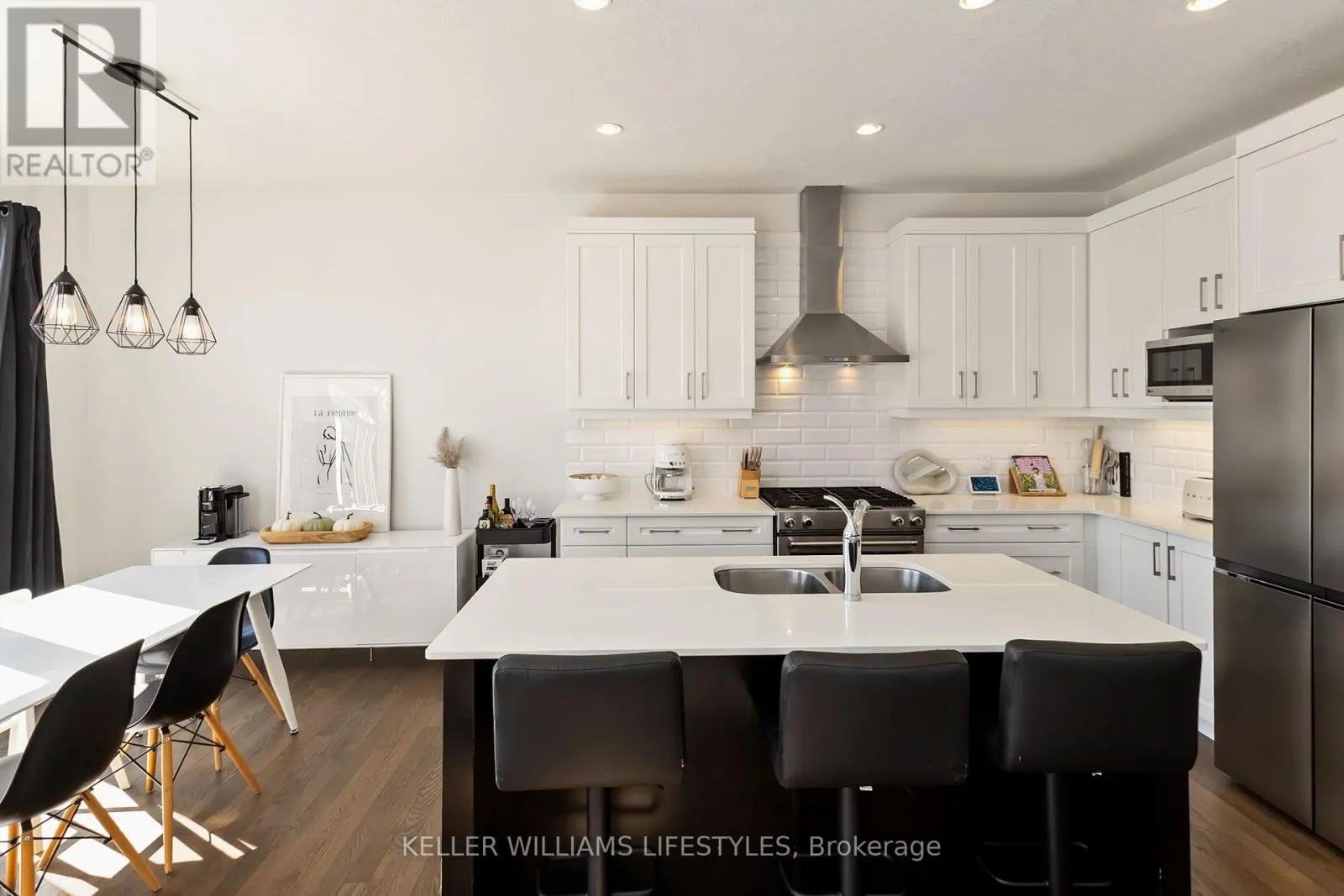 20 - 555 SUNNINGDALE ROAD E, #20