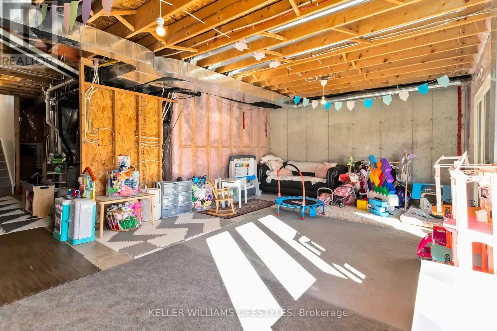 20 - 555 SUNNINGDALE ROAD E, #20