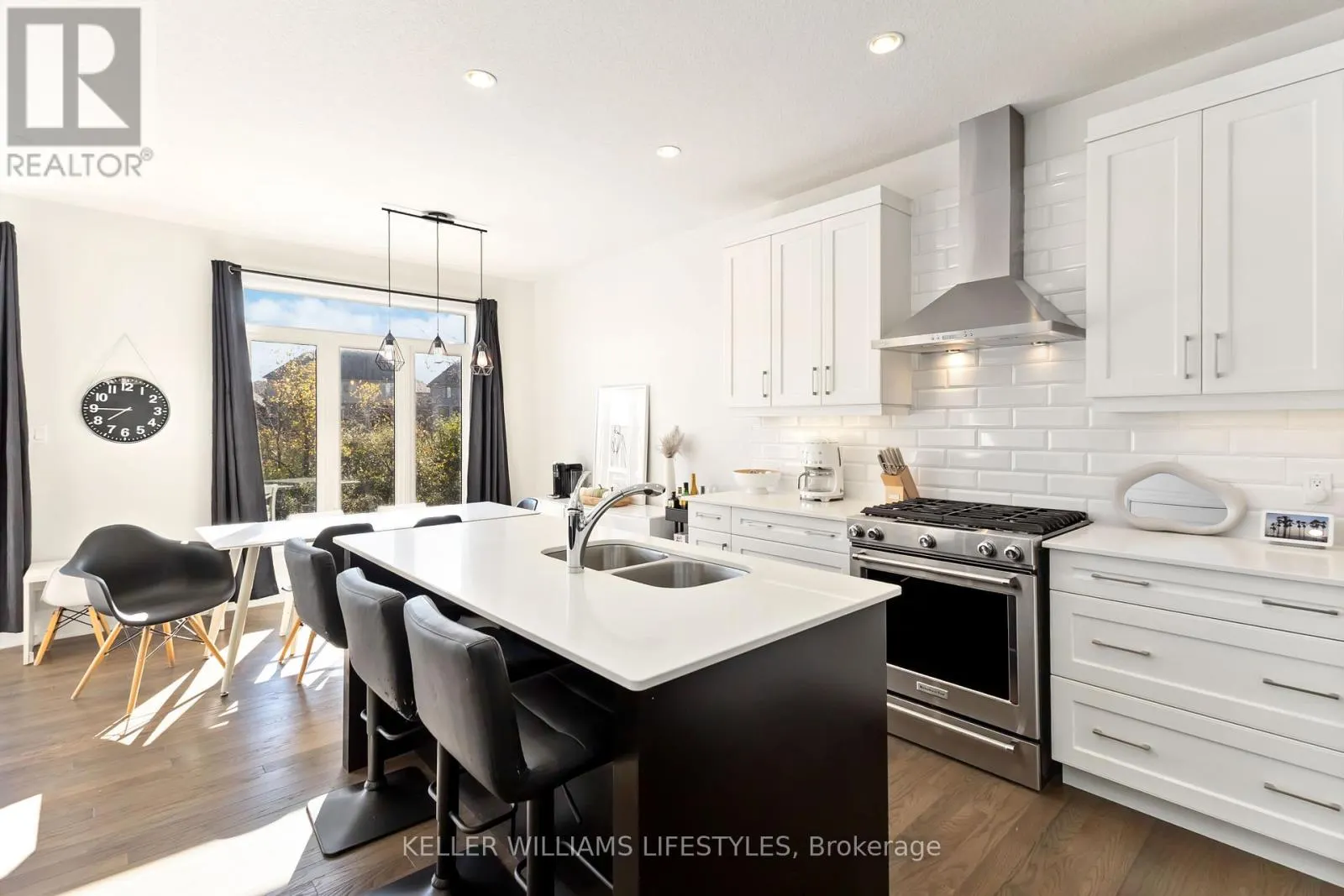 20 - 555 SUNNINGDALE ROAD E, #20