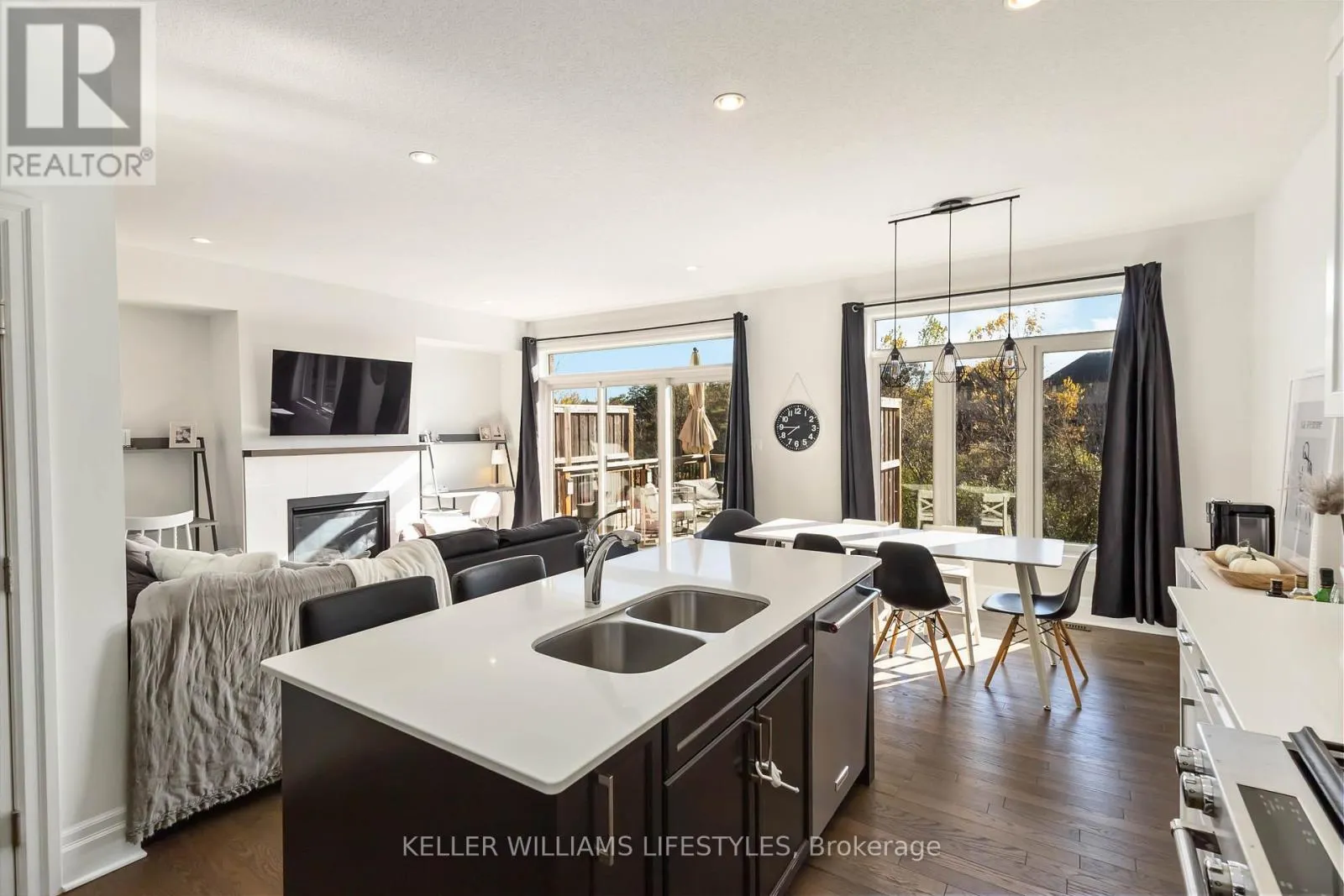 20 - 555 SUNNINGDALE ROAD E, #20