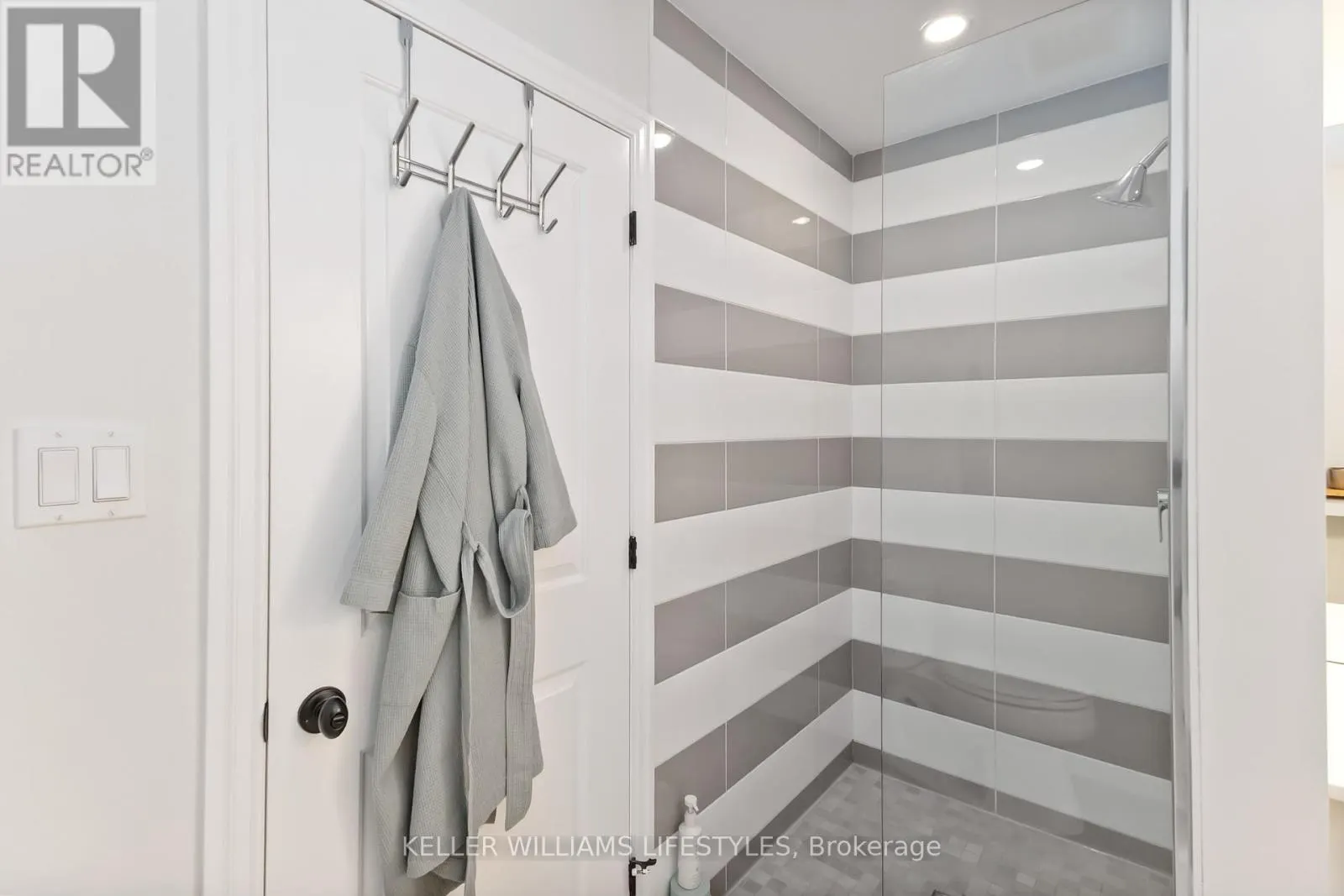 20 - 555 SUNNINGDALE ROAD E, #20