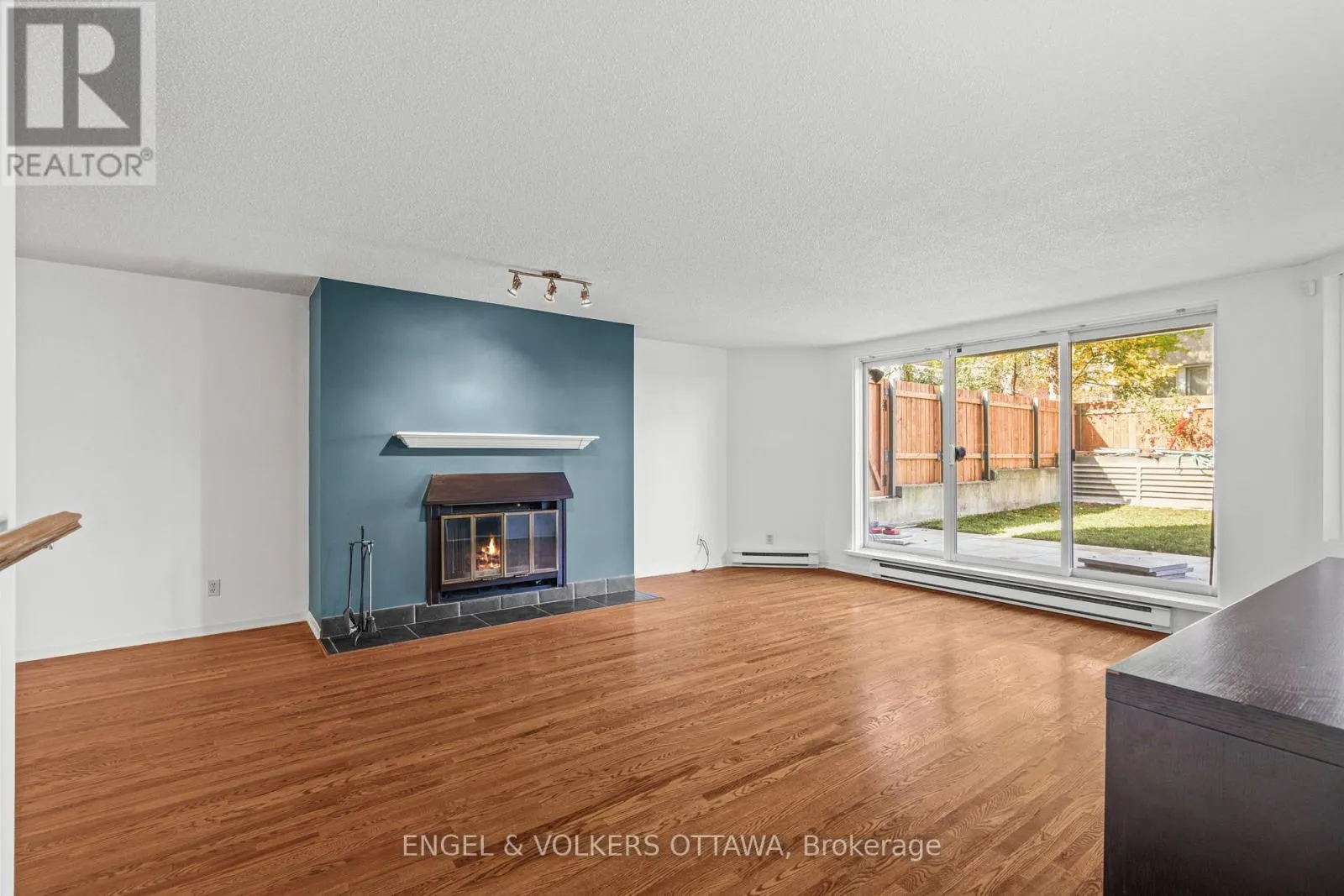 103 - 295 GILMOUR STREET