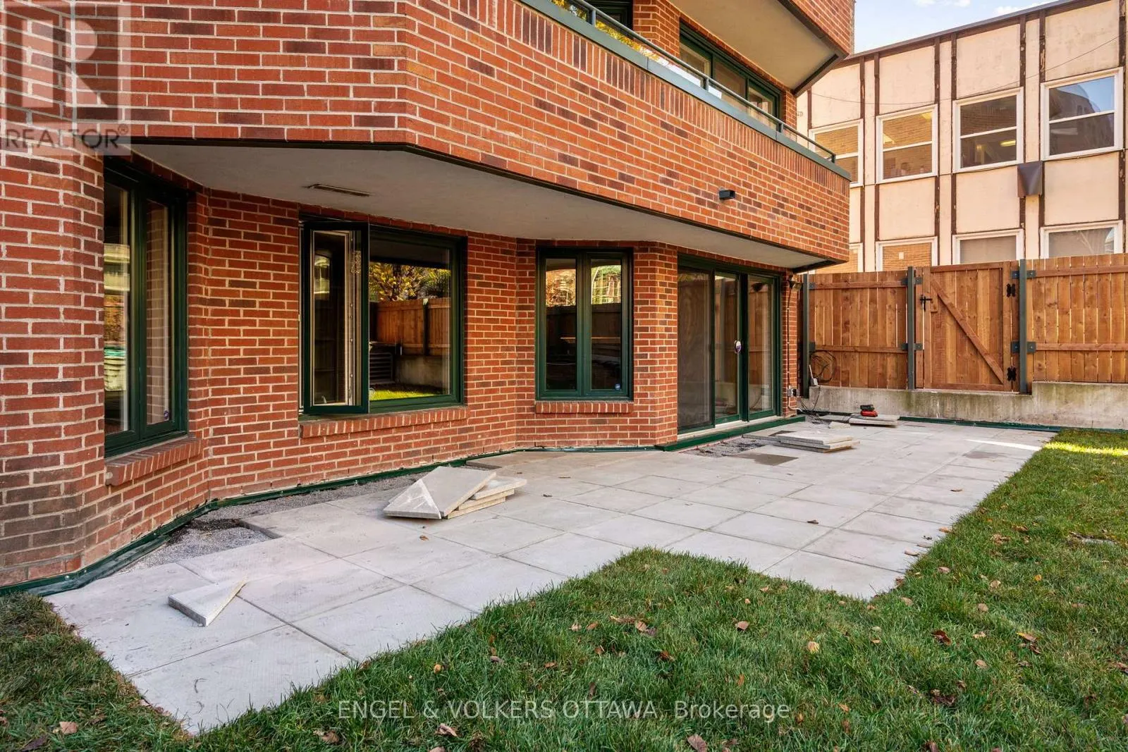 103 - 295 GILMOUR STREET