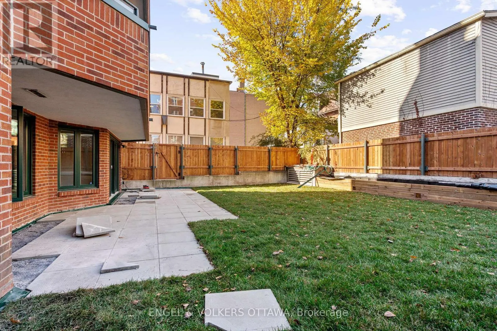 103 - 295 GILMOUR STREET