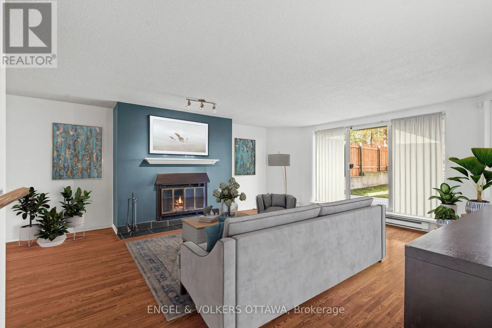 103 - 295 GILMOUR STREET