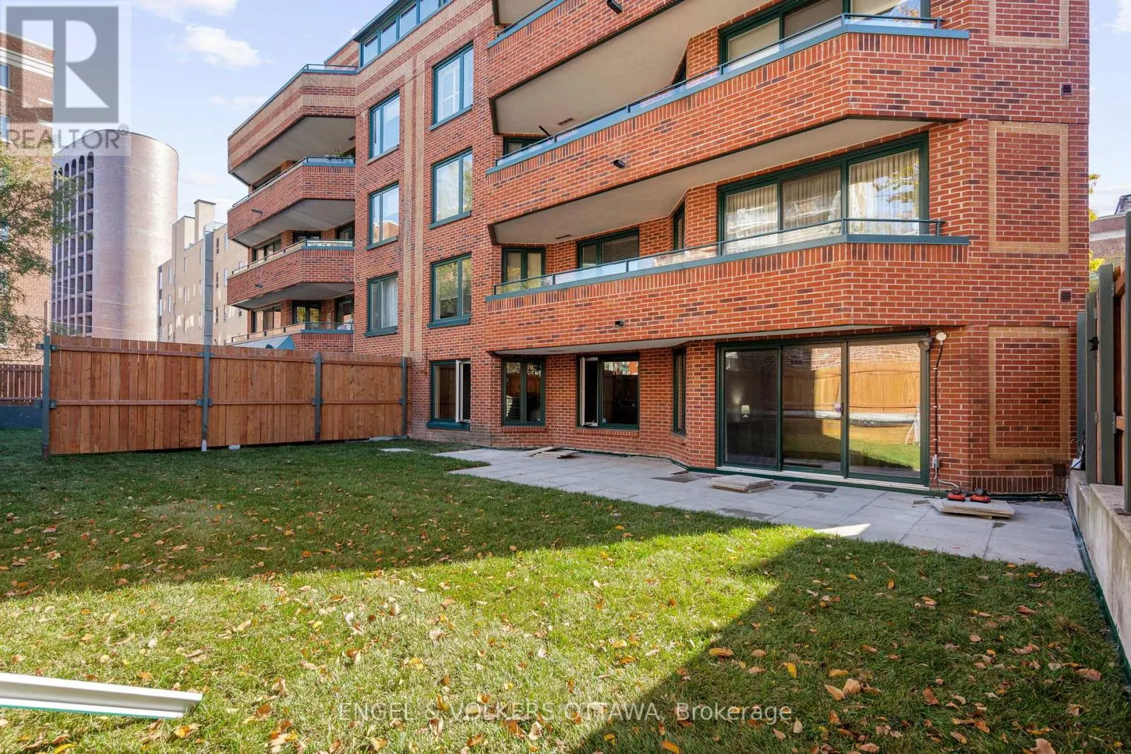 103 - 295 GILMOUR STREET