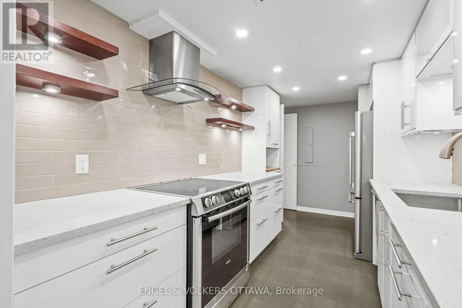 103 - 295 GILMOUR STREET