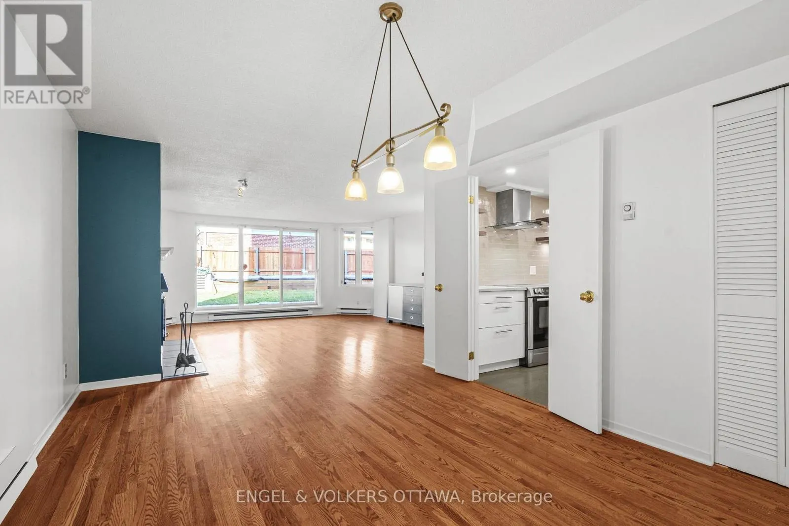 103 - 295 GILMOUR STREET