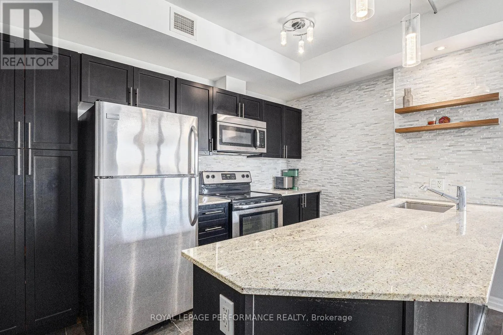 1204 - 90 LANDRY STREET