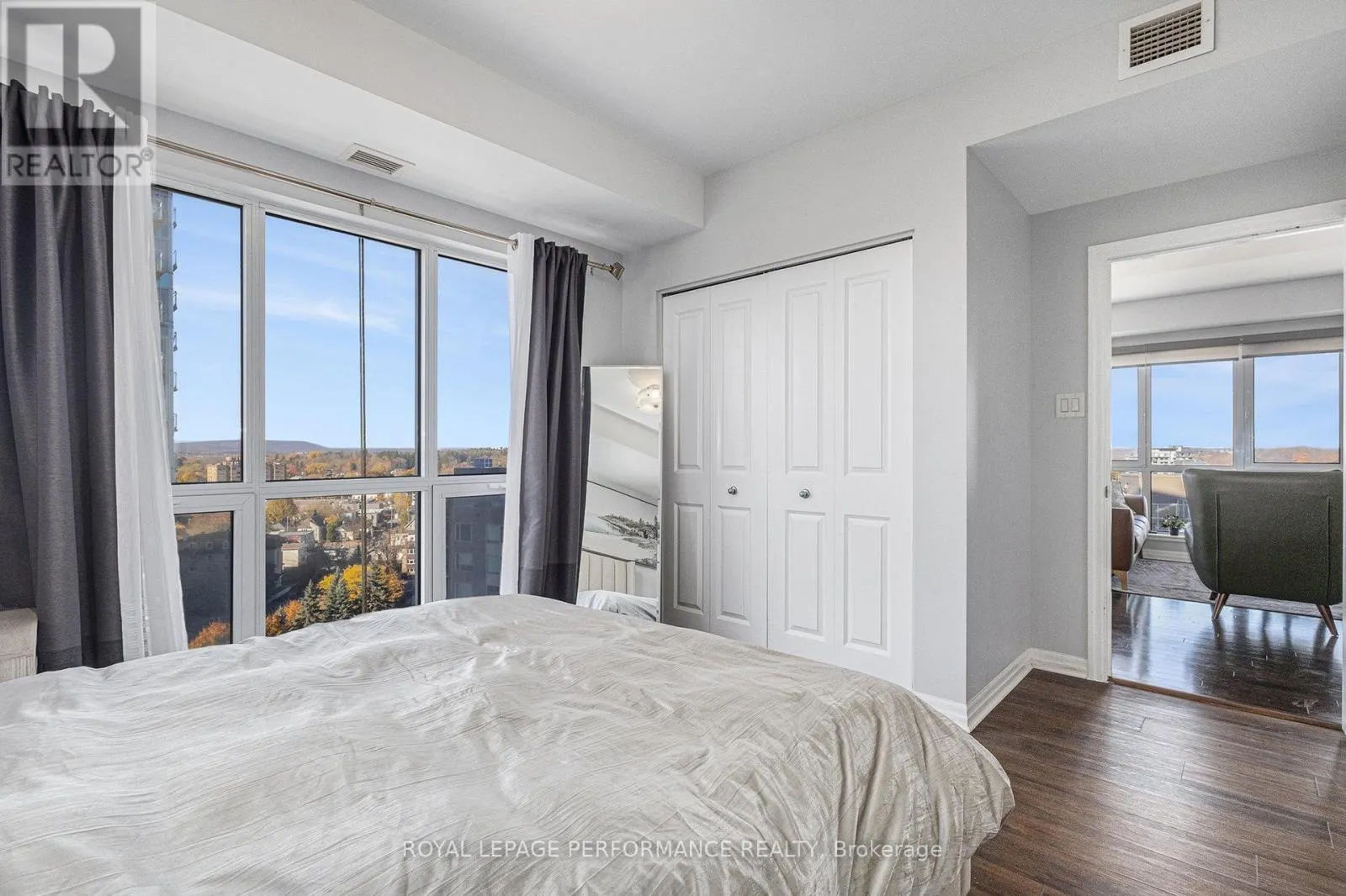 1204 - 90 LANDRY STREET