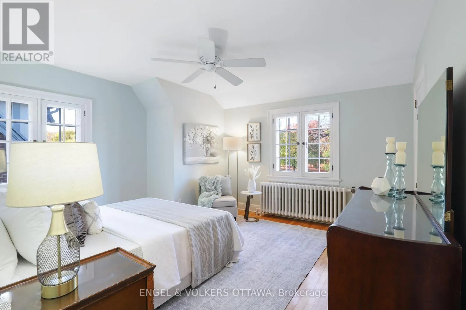 513 ISLAND PARK DRIVE S