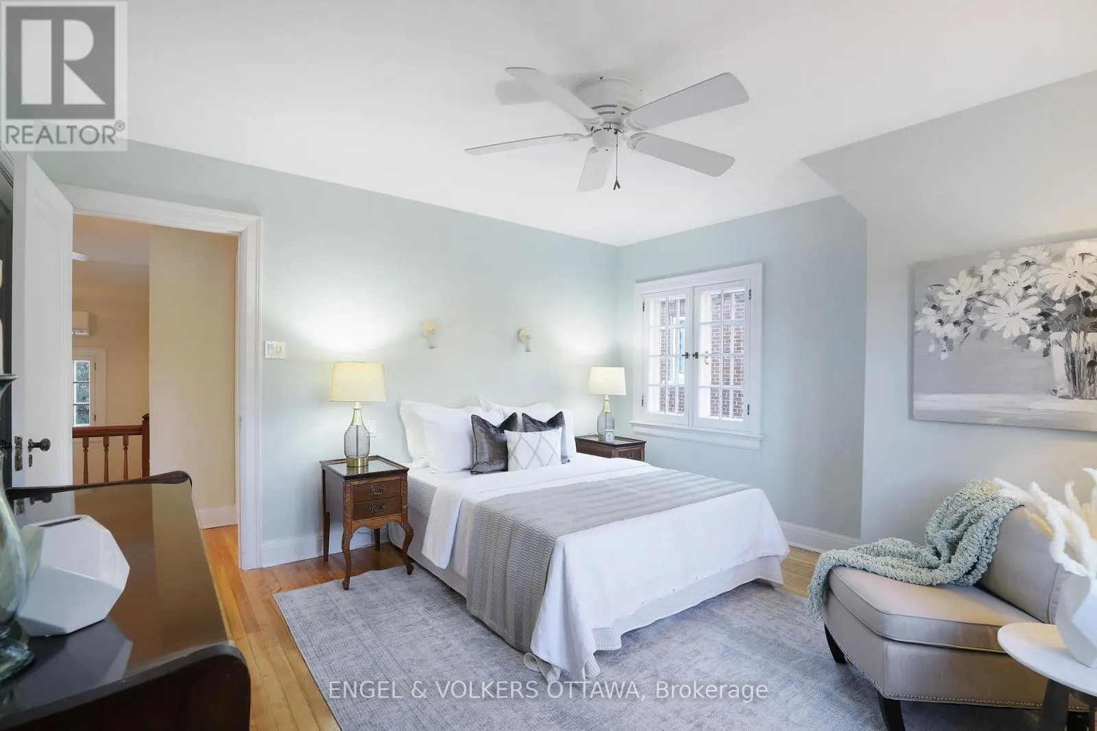 513 ISLAND PARK DRIVE S