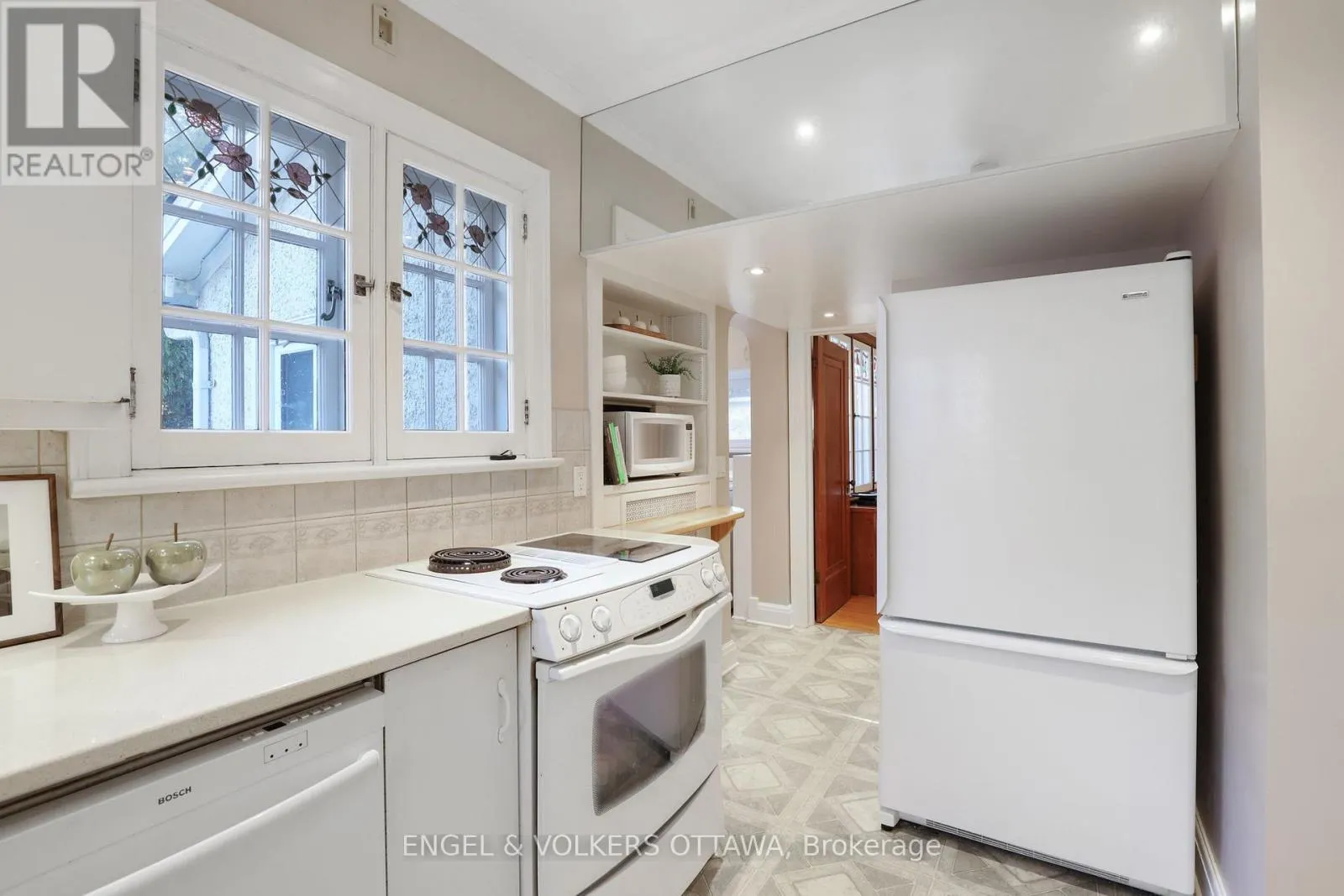 513 ISLAND PARK DRIVE S