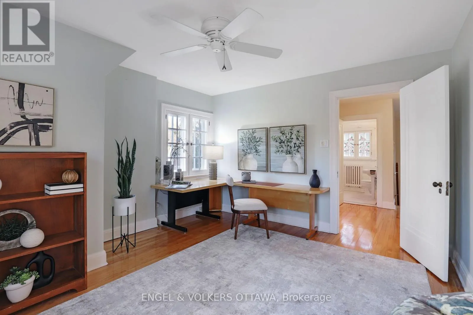 513 ISLAND PARK DRIVE S