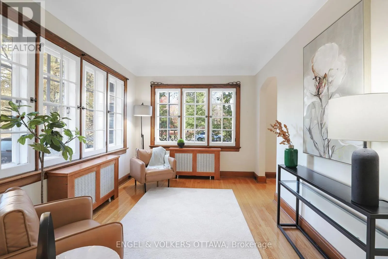 513 ISLAND PARK DRIVE S