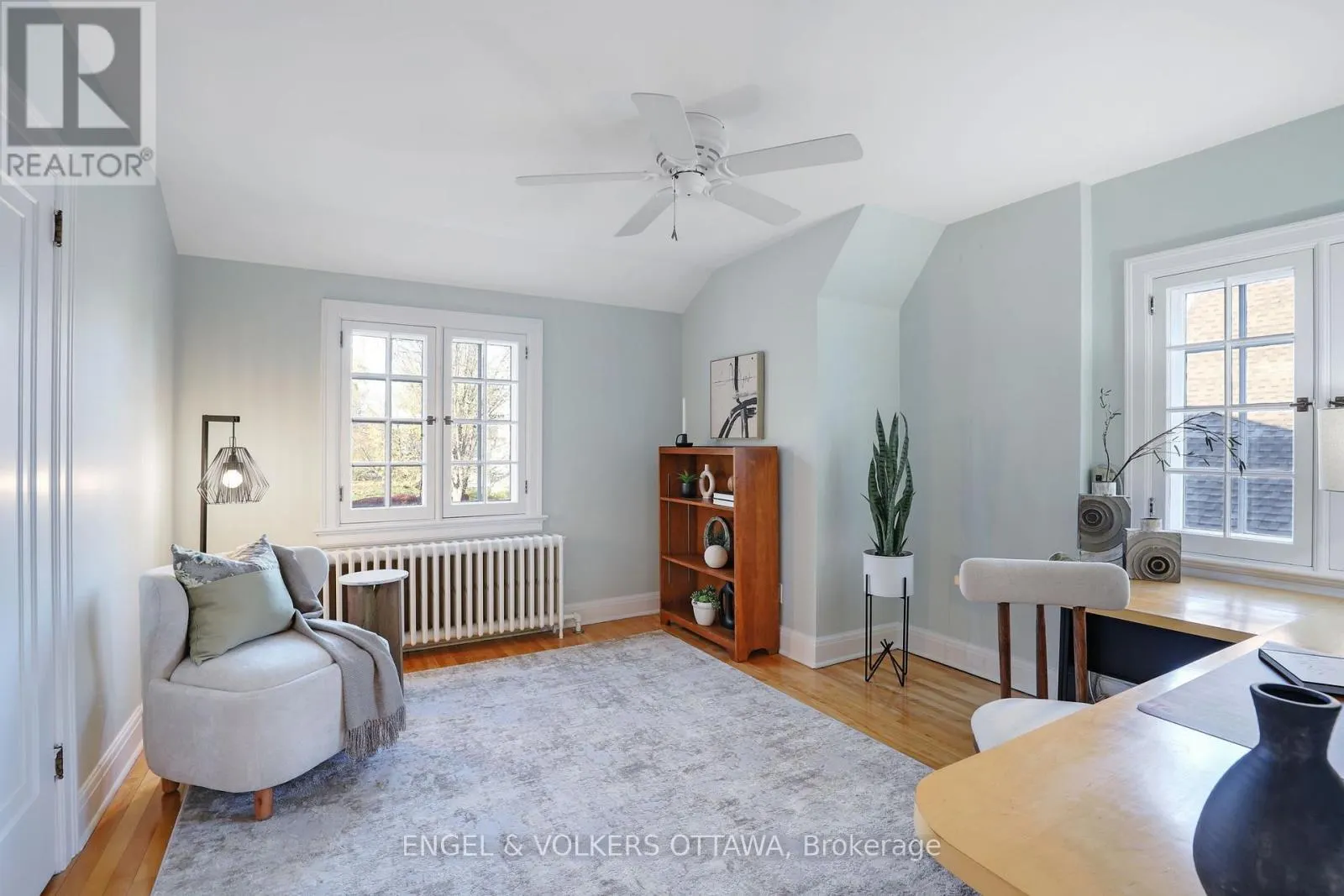 513 ISLAND PARK DRIVE S