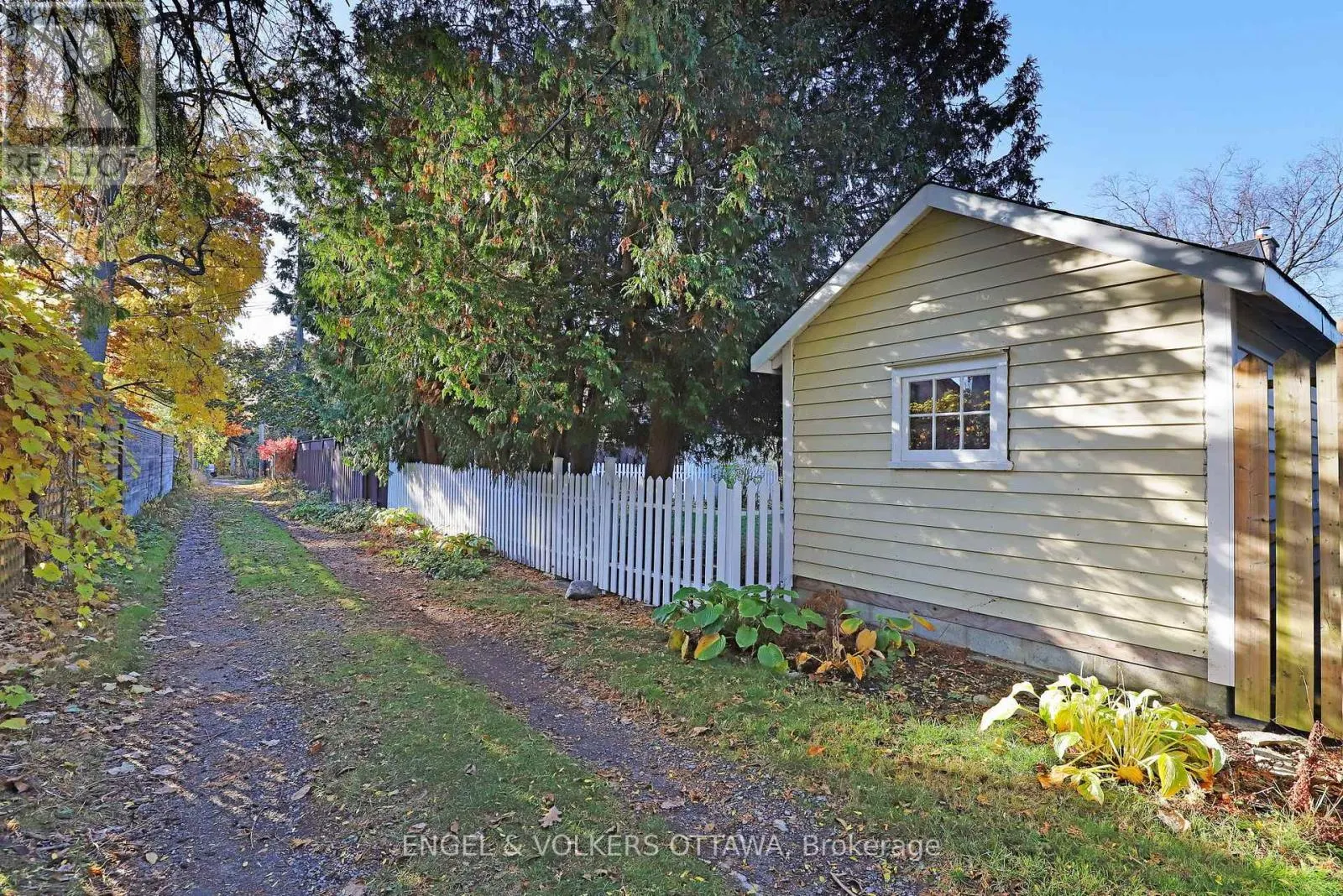 513 ISLAND PARK DRIVE S