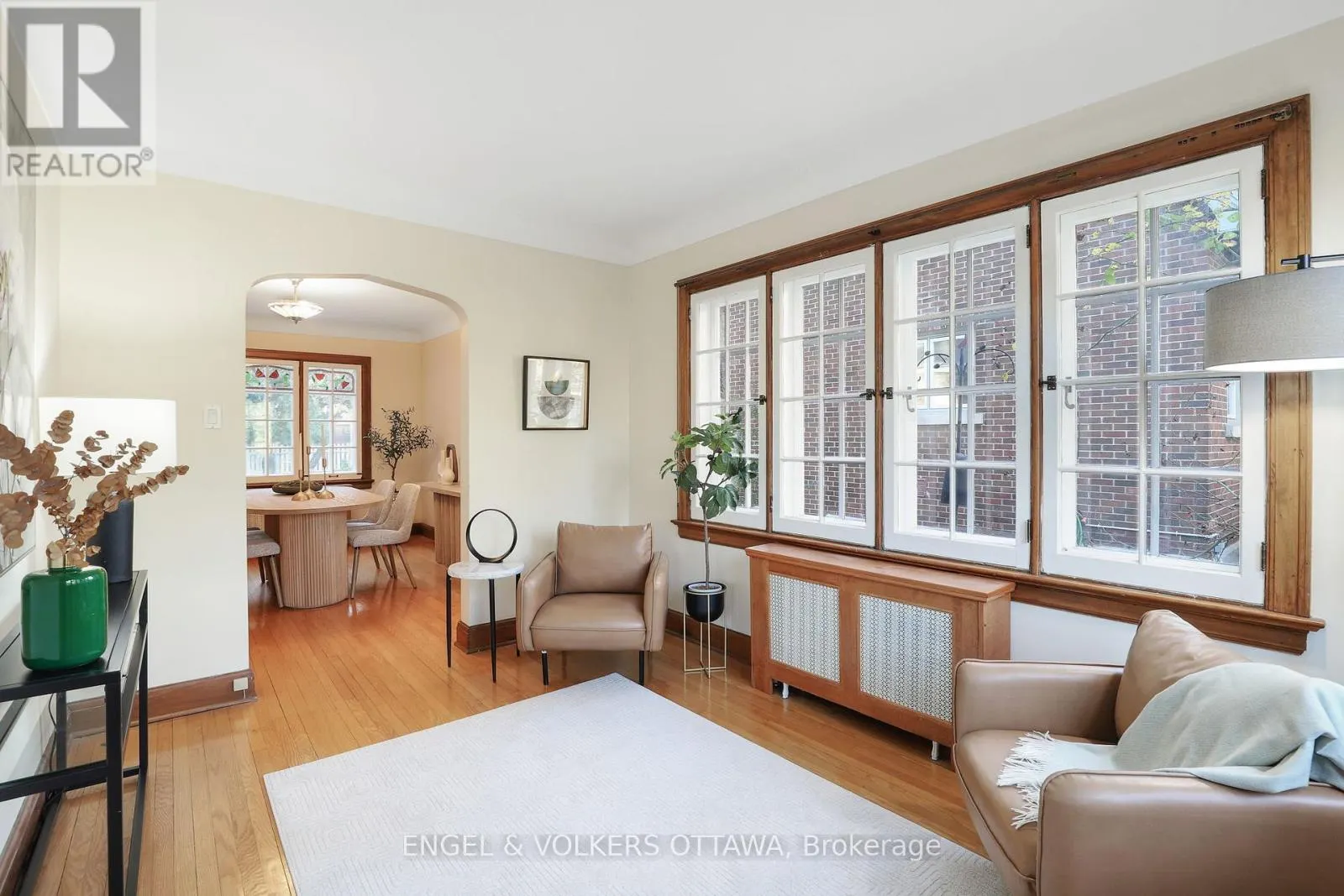 513 ISLAND PARK DRIVE S